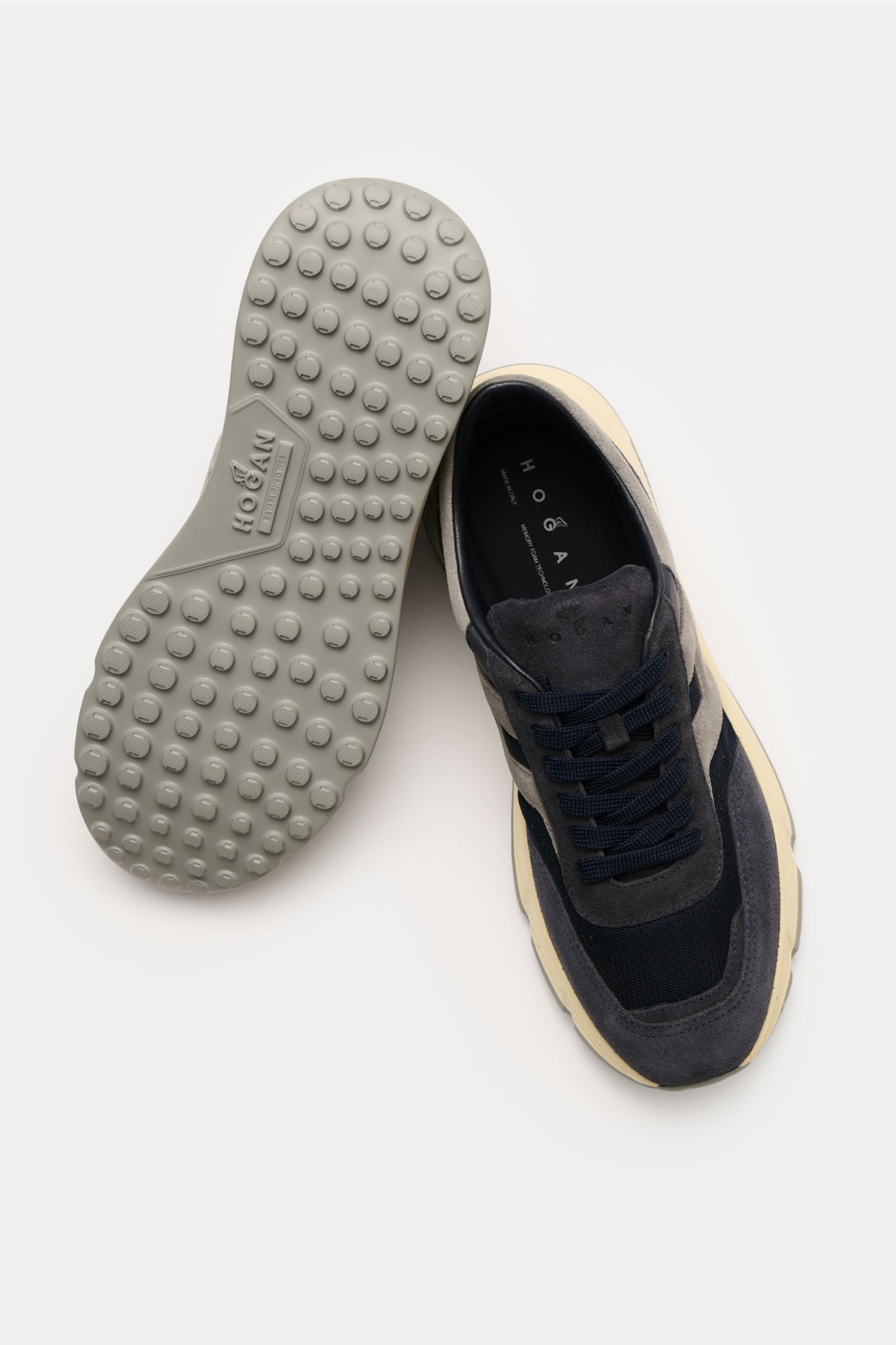 Hogan Sneaker 'Hyperlight' navy/dunkelgrau shown from top and sole view, featuring soft velour leather, contrasting overlays, round toe, 6-eyelet lacing, embossed tongue, padded collar, leather-textile lining, memory foam footbed, and rubber sole with stu