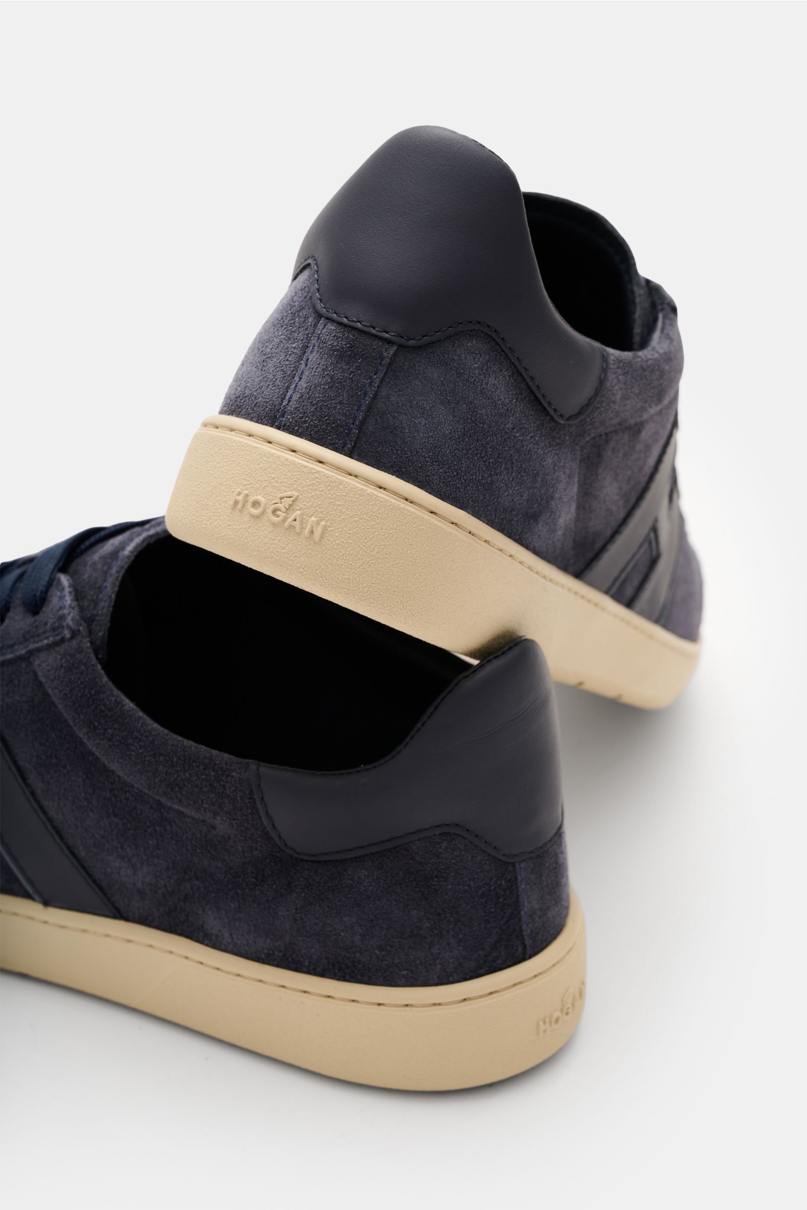 Rear-side view of the Hogan Sneaker 'Cool Allacciato' navy in smooth suede and leather, featuring a seven-hole lace-up, padded collar, logo-print tongue, H-shaped branding, leather and textile lining, memory foam insole, and flexible rubber sole, designed