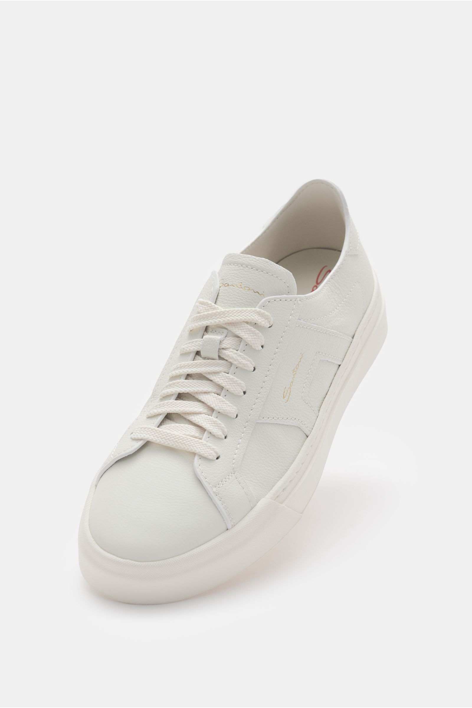 Santoni Sneaker 'Double Buckle' offwhite aus fein genarbtem Leder, runde Form, Sieben-Loch-Schnürung, Seiten-Overlay, Emblem, Lederfutter, Kautschuksohle, seitliche Draufsicht.