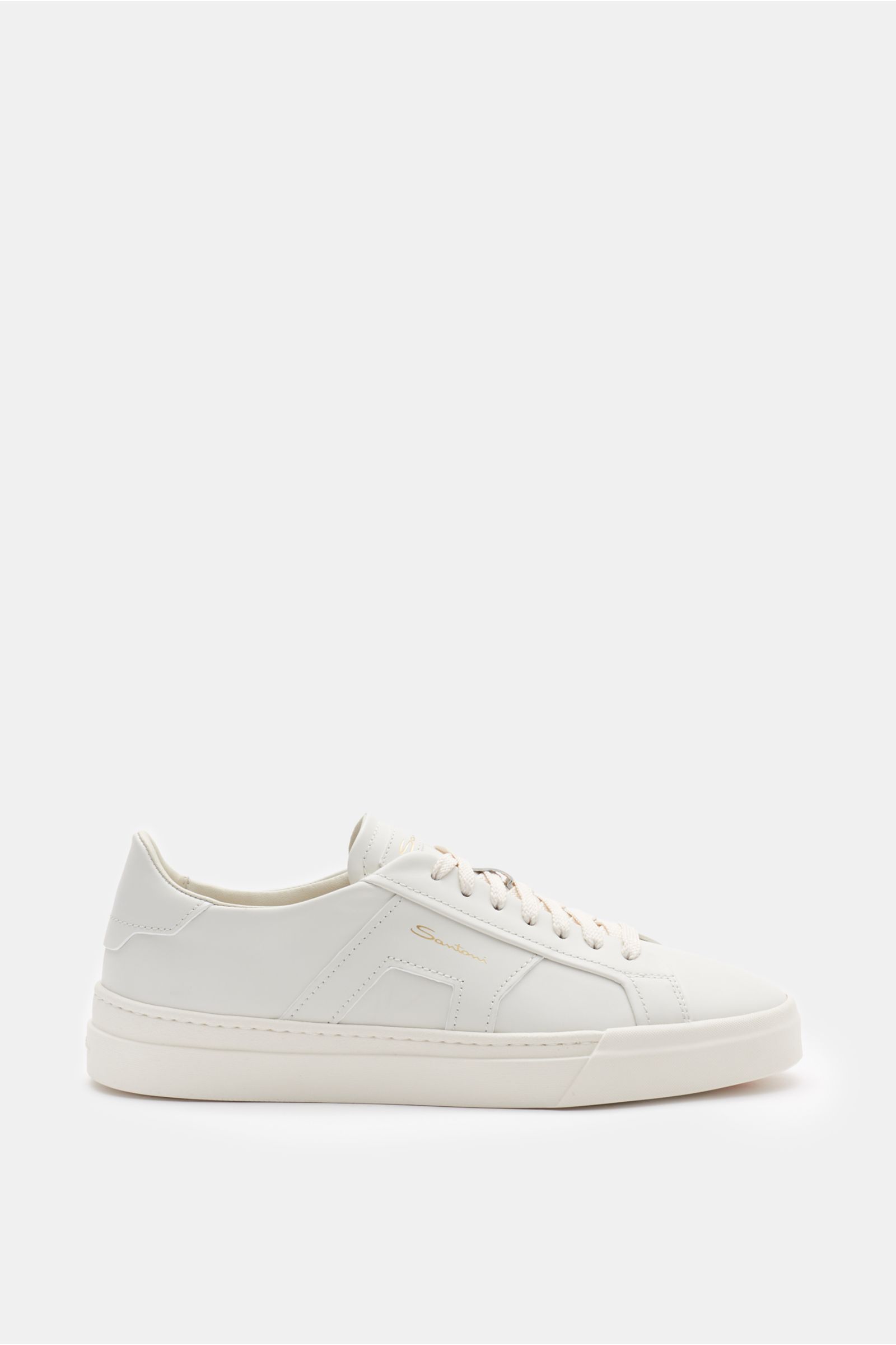 Santoni Sneaker 'Double Buckle' weiß shown from the side, classic tennis sneaker in smooth leather with seven-eyelet lacing, rounded toe, tonal overlays and emblem, padded collar, leather lining, flexible rubber sole, and logo on the outsole.