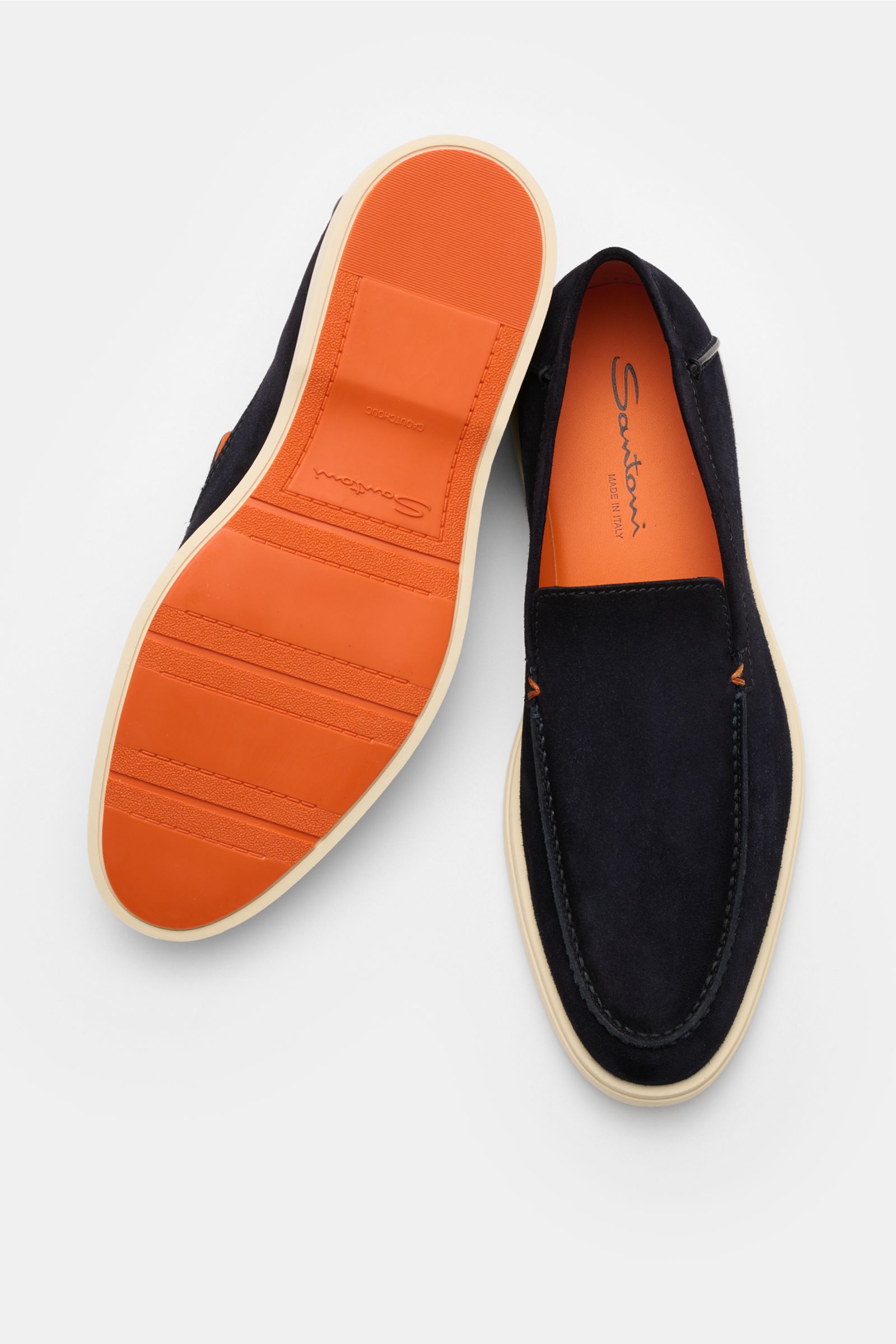 Santoni Loafer 'Detroit' navy shown from top and bottom views, featuring smooth navy velour leather, narrow silhouette, subtle color gradient, decorative front cap stitching, leather lining, and a light, flexible orange rubber sole.