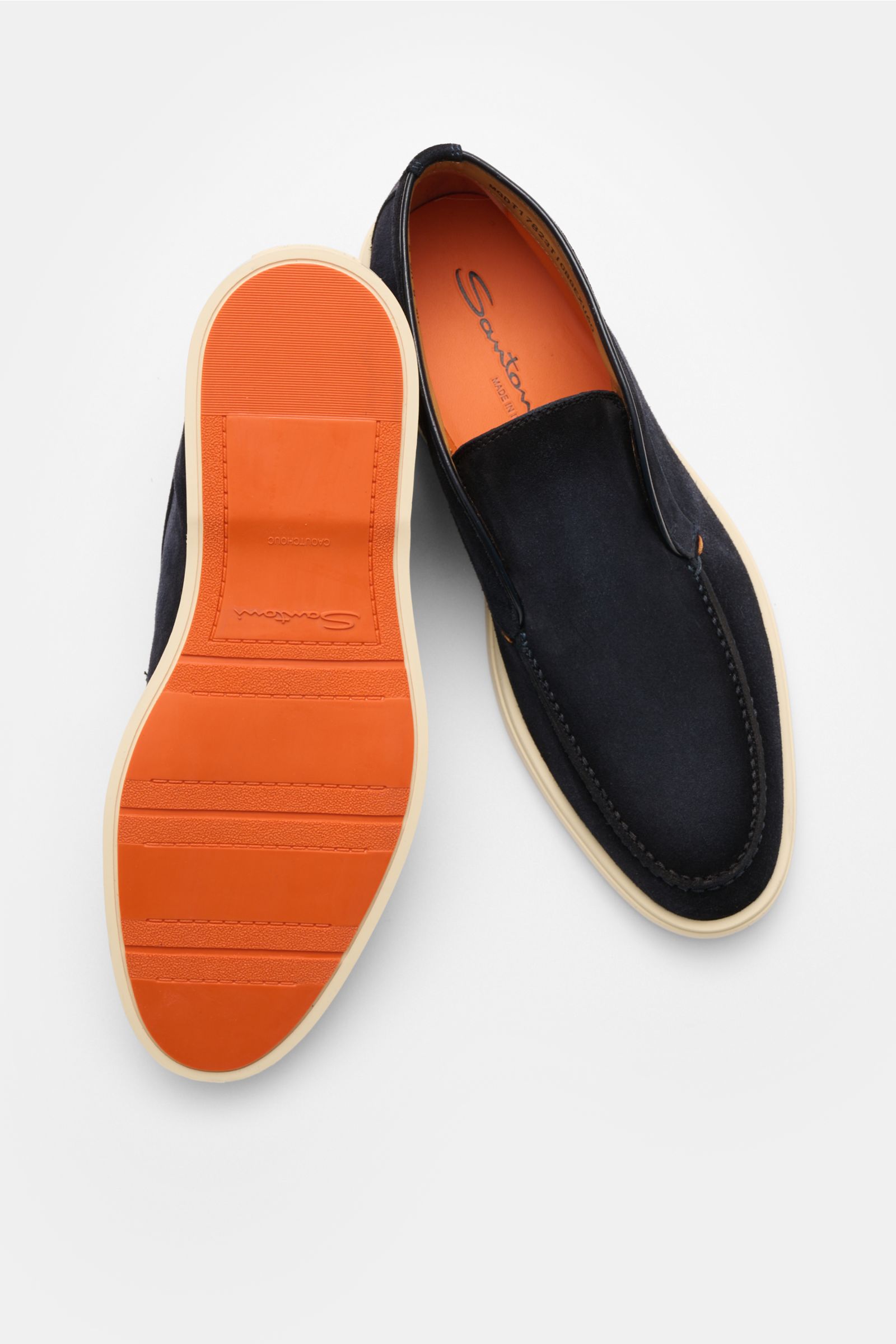 Top view of Santoni Desert Boot 'Detroit' navy in smooth suede with slim silhouette, contrast stitching, leather lining, and flexible orange rubber sole.