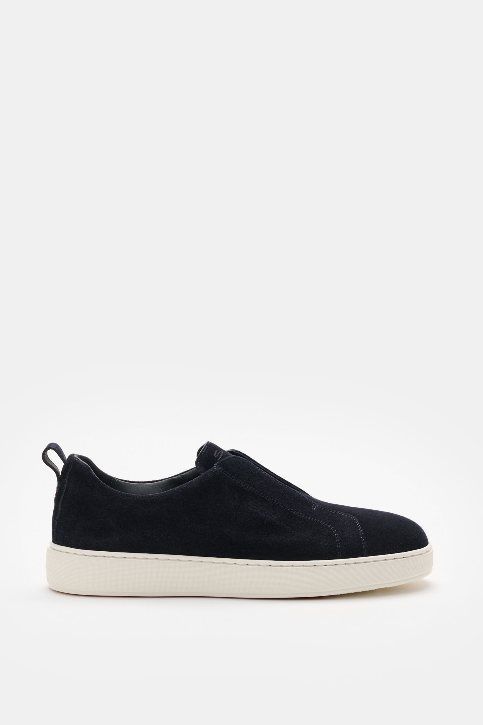 Side view of Santoni Slip-on-Sneaker 'Victory' navy in smooth suede with elastic tongue, subtle logo, leather lining, and lightweight rubber sole.

Description with included content: SANTONI kann auch praktisch und komfortabel sein: Der Slip-on-Skneake
