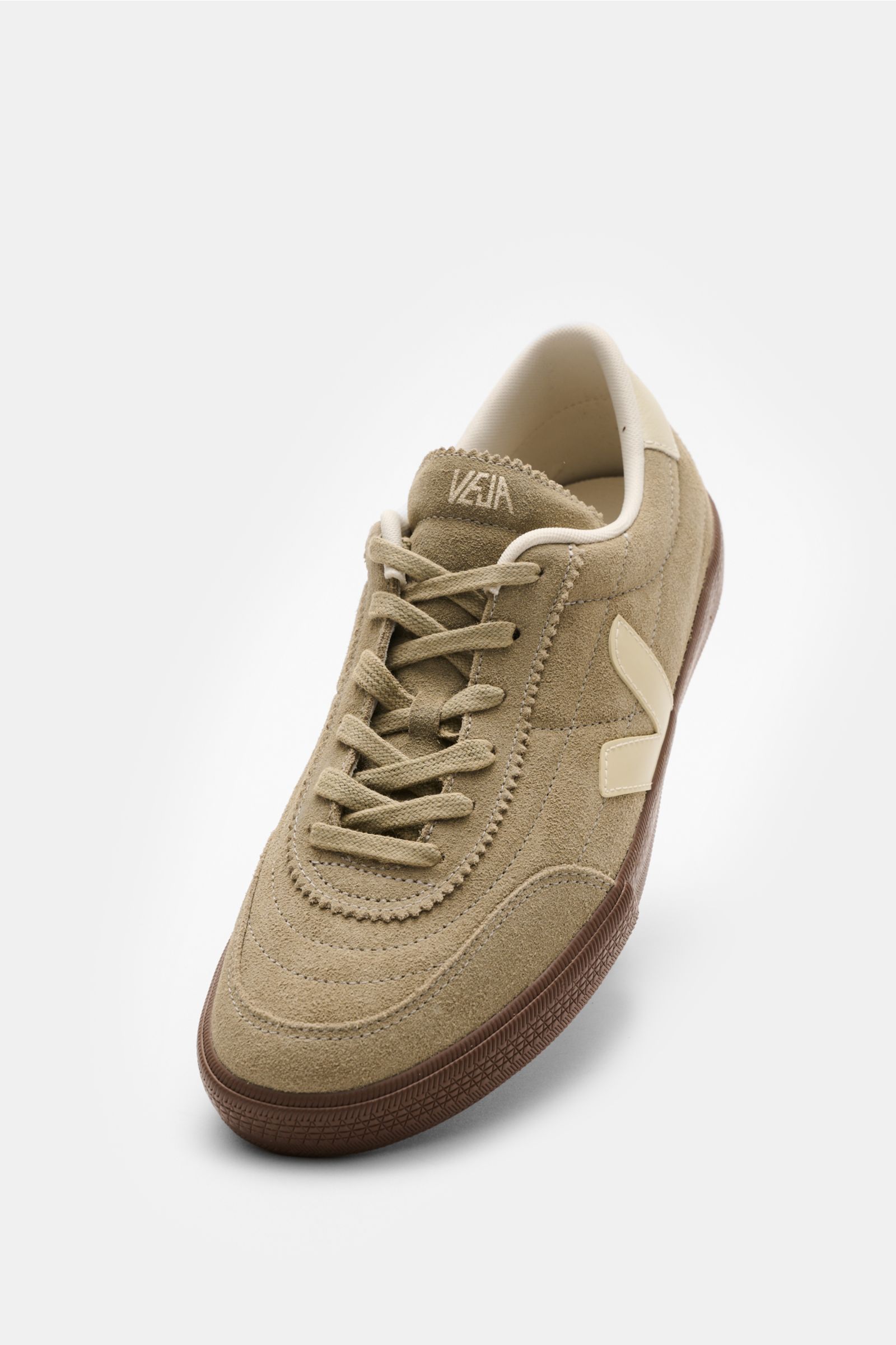 Front angled view of Veja Sneakers 'Panenka' taupe/cream made of smooth suede with overlays of smooth leather, six-eyelet lacing, signature side V-overlay, padded topline with logo, tongue with logo print, textile lining, and flexible rubber sole. The sne