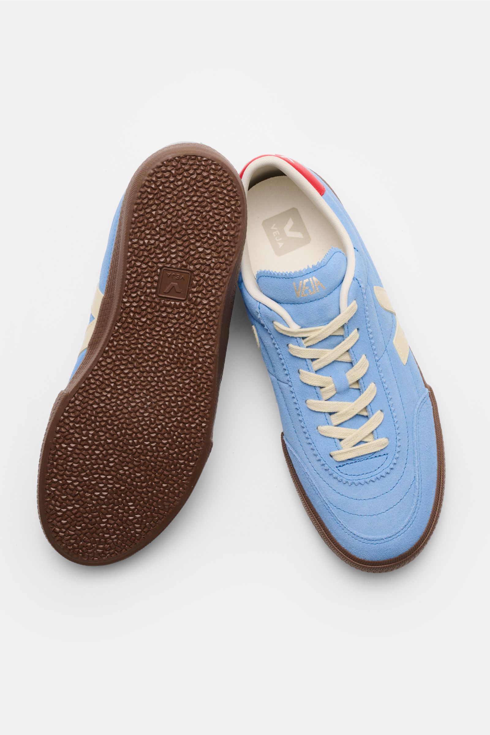 Top view of Veja Sneakers 'Panenka' blue/red/cream showing the sole and upper with smooth suede, leather overlays, six-eyelet lacing, padded topline, and flexible rubber sole. 

The sneakers 'Panenka' by sustainable label VEJA combine football heritage