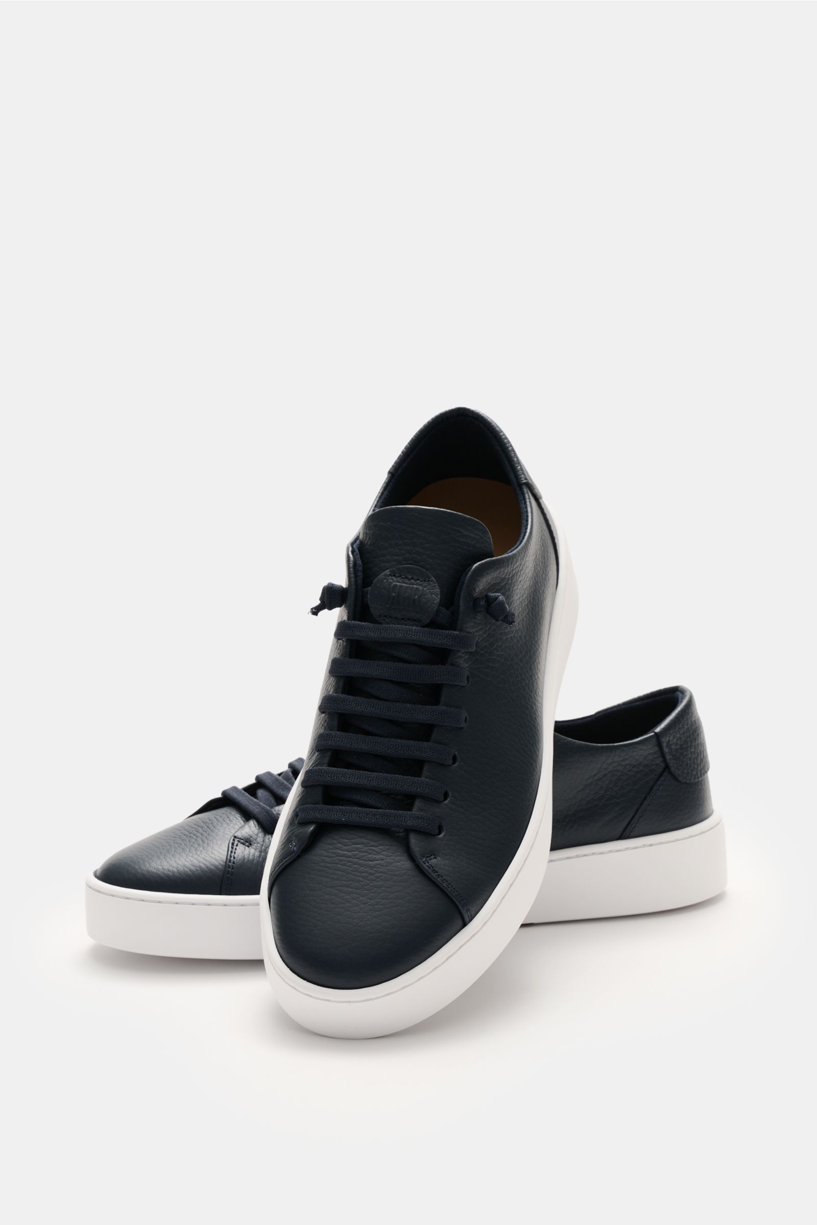 Front and side view of Fabiano Ricci Sneaker navy made of soft, grained leather with round toe, seven-hole elastic lacing, logo-embossed tongue, mesh lining, padded removable insole, and flexible white rubber sole.
