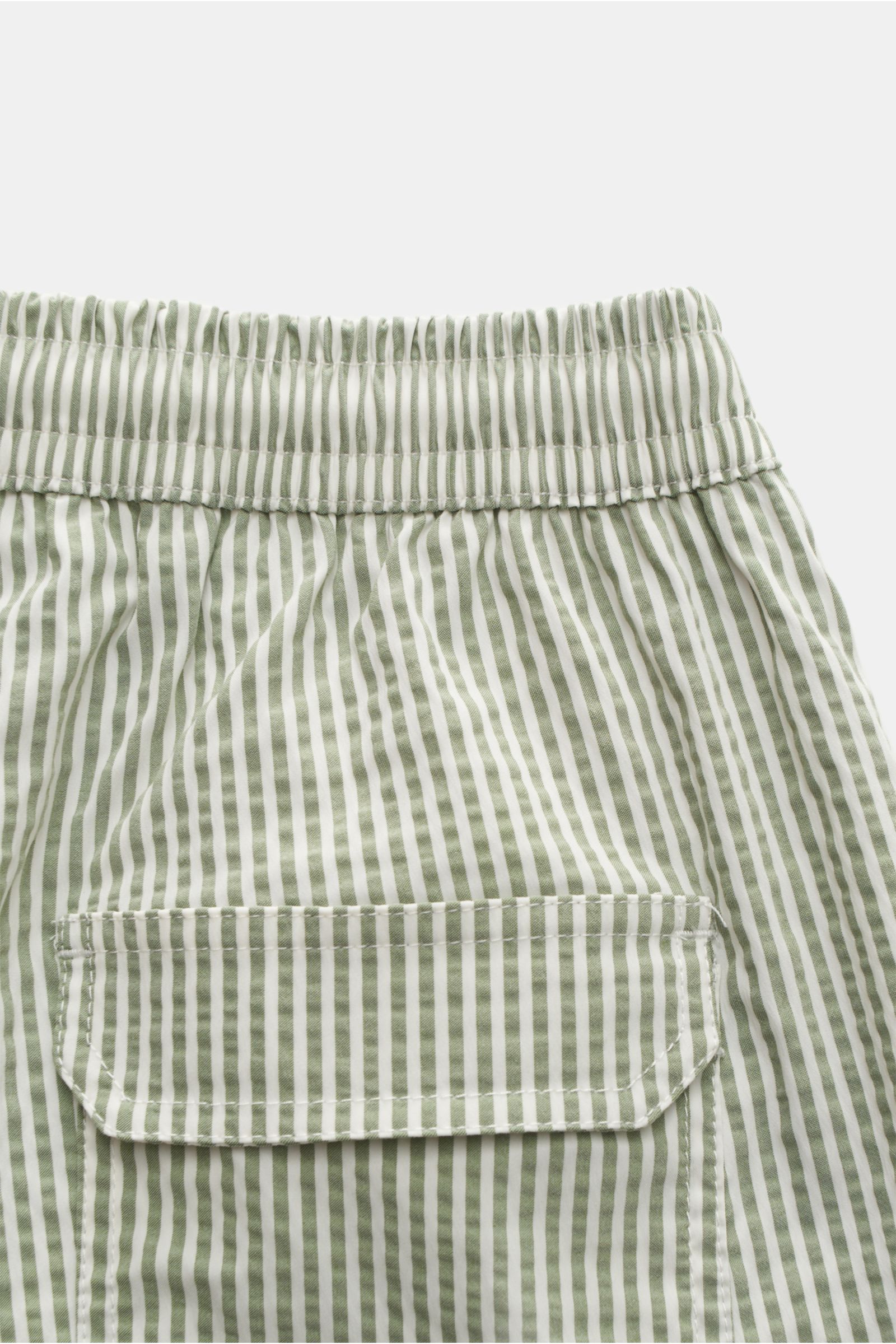 04651/ A trip in a bag Seersucker Badeshorts grün/weiß gestreift