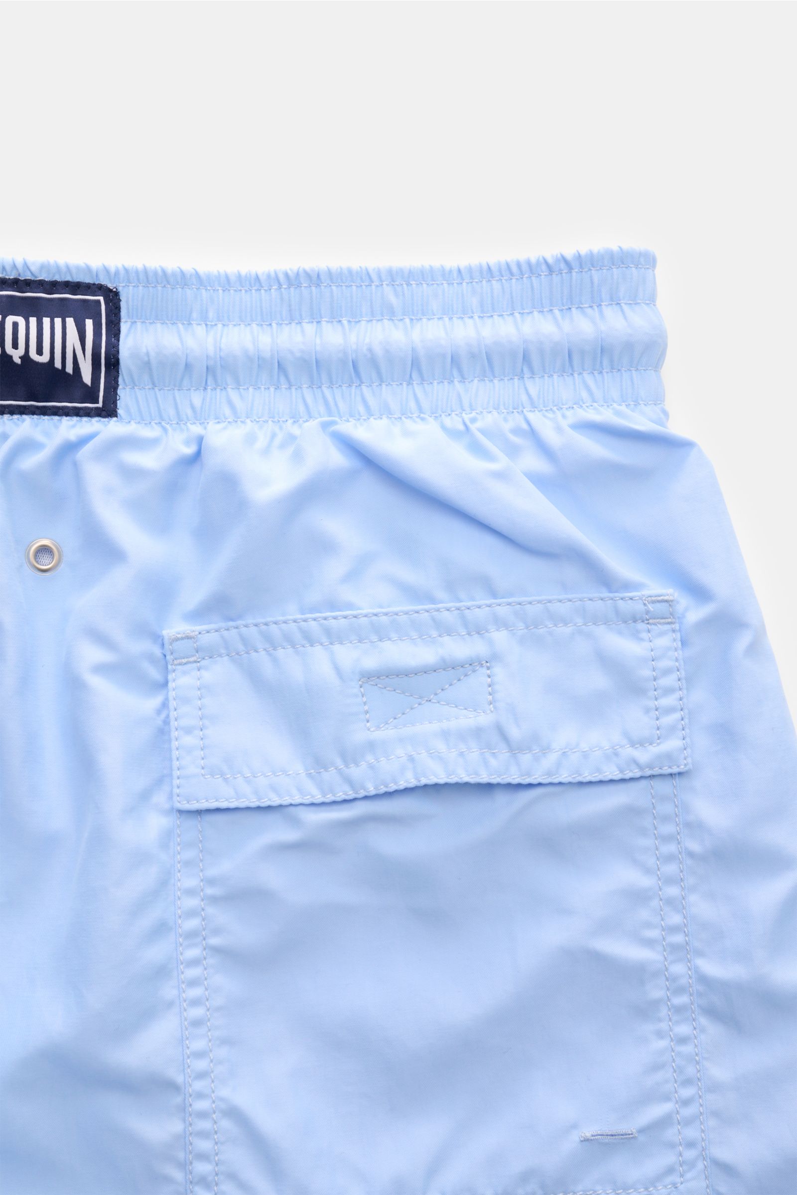 Vilebrequin Badeshorts 'Moorea' hellblau, Detailaufnahme von hinten oben, elastischer Bund, Gesäßtasche mit Klettverschluss, Microfaser, leicht.