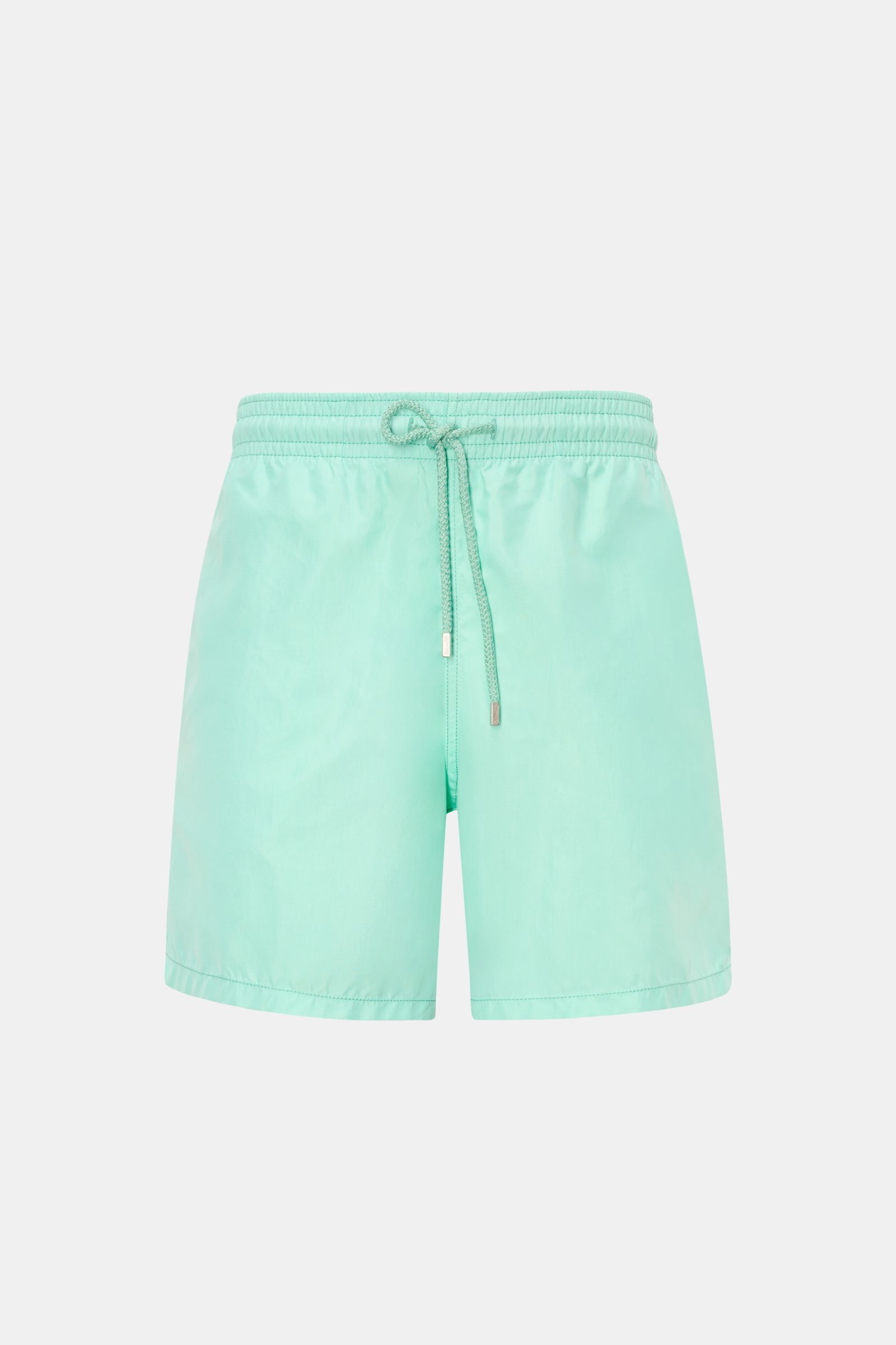 Vorderansicht der mintgrünen Vilebrequin Badeshorts 'Moorea' aus leichter Microfaser mit elastischem Bund, Tunnelzug und Taschen.