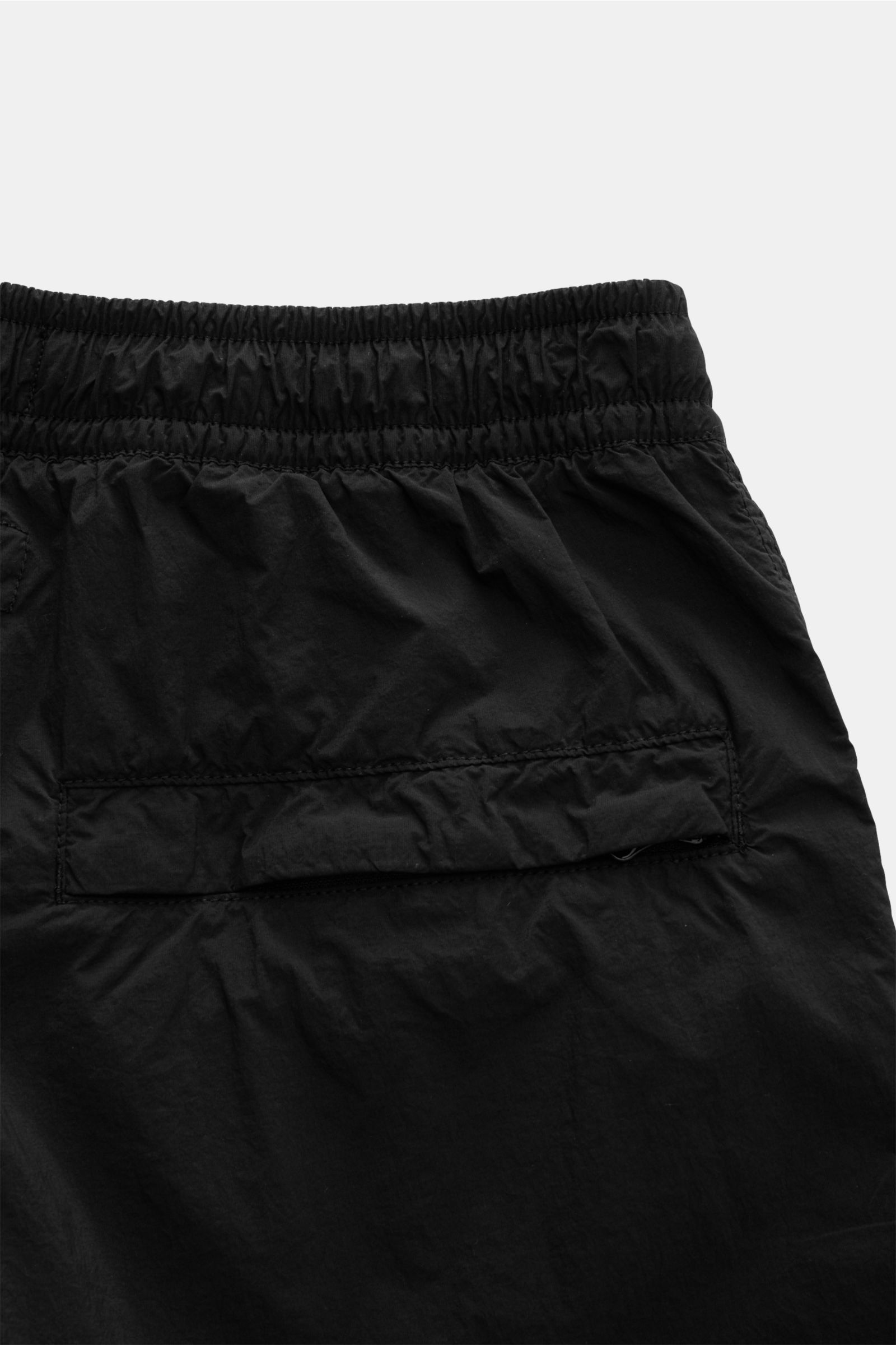 Stone Island Badeshorts 'Ghost Piece' schwarz, Rückansicht, Regular Fit, elastischer Bund, französische Taschen, Zipper, hochwertige Microfaser, griffige Haptik.
