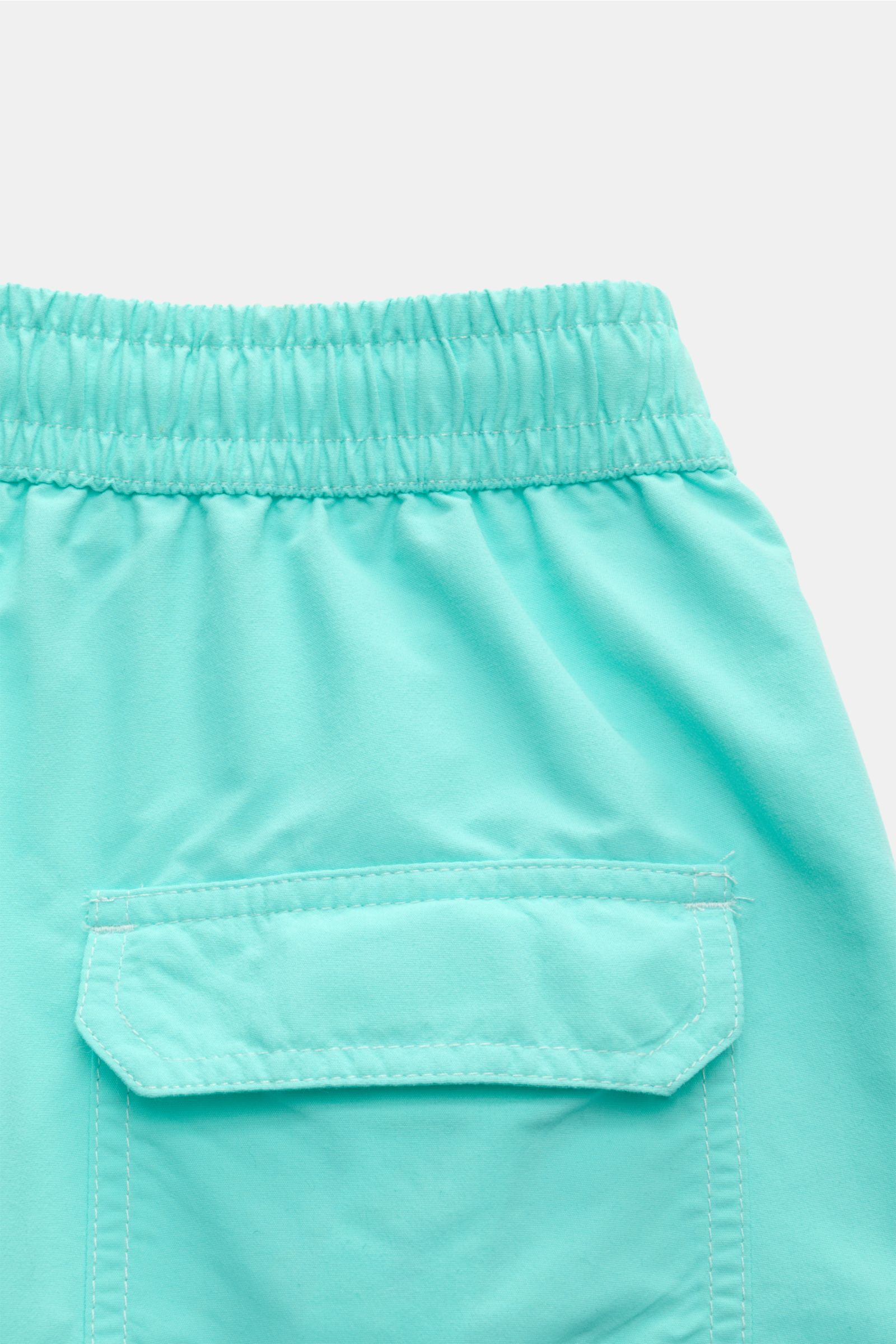 04651/ A trip in a bag Badeshorts 'Plain Swim' türkis, Rückansicht, schnelltrocknende Microfaser, Regular Fit, Tunnelzugbund, Seiten- und Gesäßtasche.