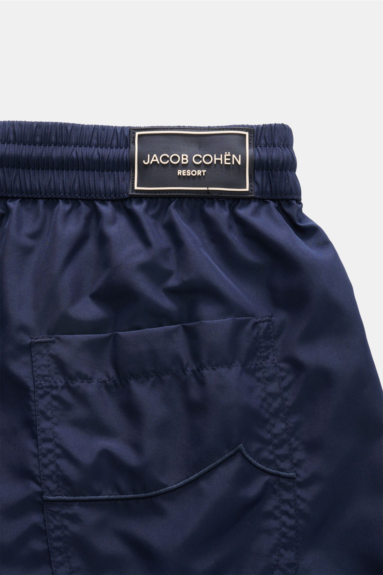 Close-up rear view of Jacob Cohen Swim shorts navy, showing elastic waistband and stitched label from the 'Resort' Collection.

Lightweight in your luggage: These swim shorts from JACOB COHEN, made from lightweight, high-quality microfibre, feature a c