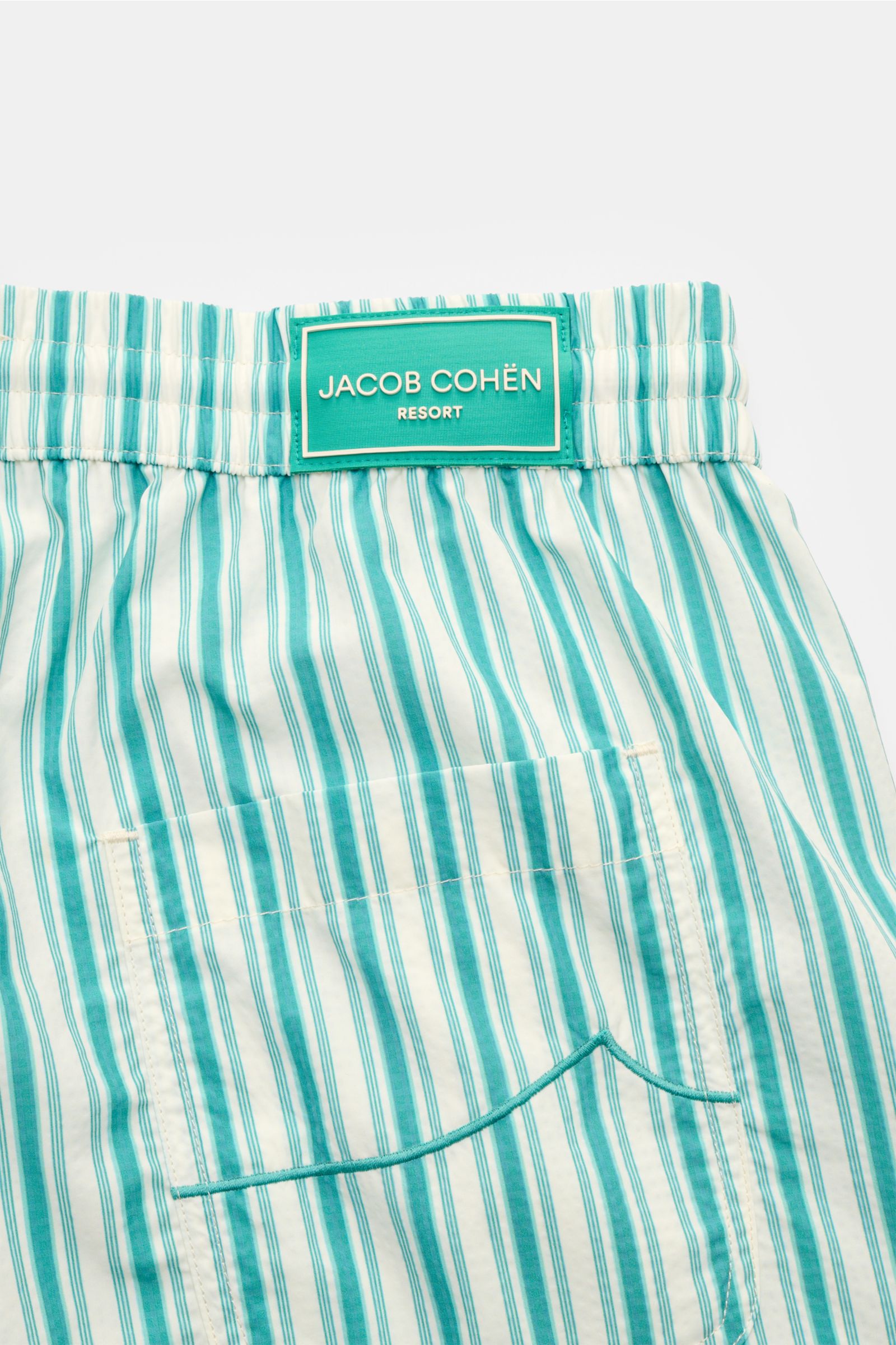 Jacob Cohen Badeshorts türkis/weiß gestreift, Rückansicht mit elastischem Bund, aufgesetzter Gesäßtasche, hochwertiger Microfaser, Regular Fit.