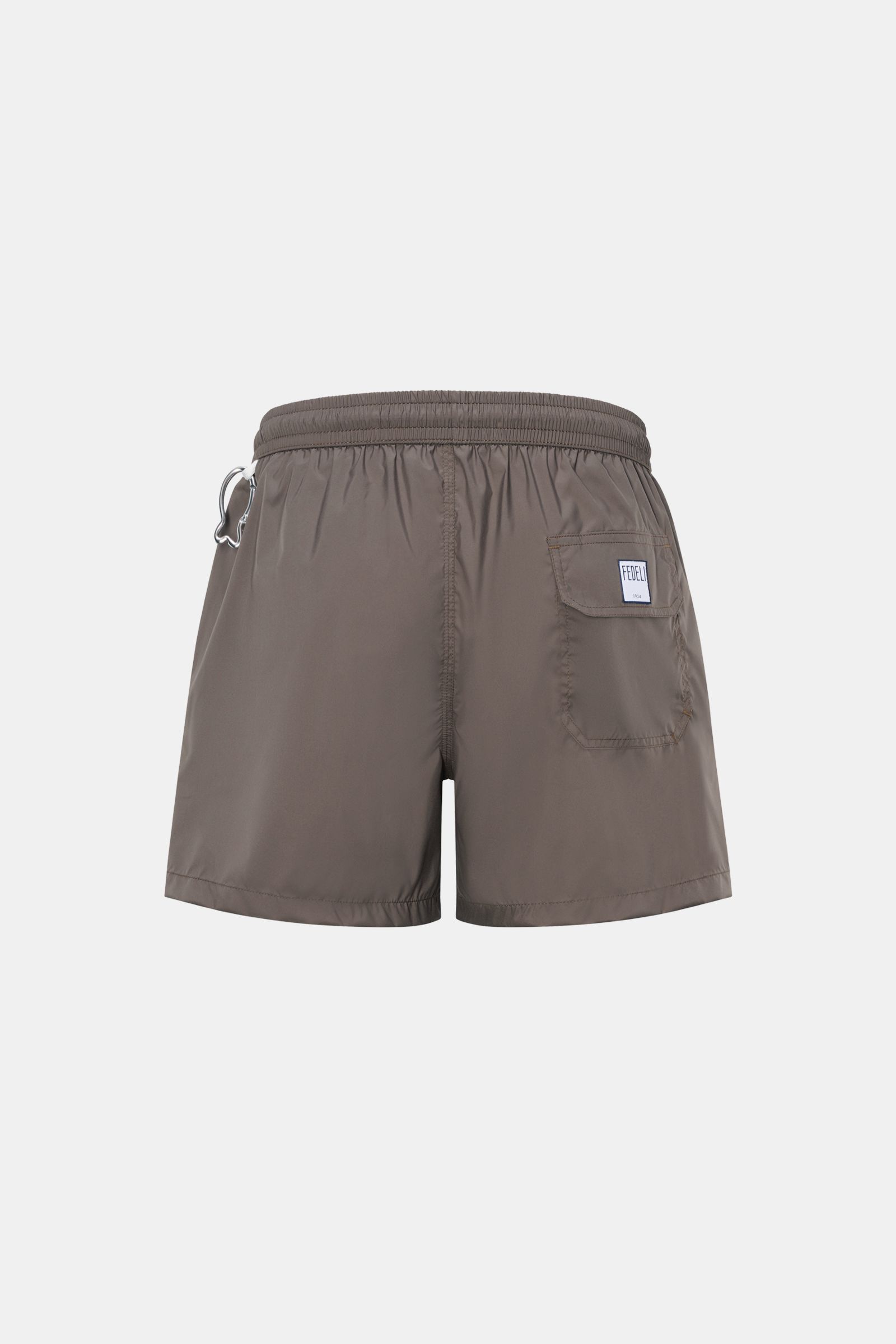 Rear view of Fedeli Swim shorts 'Madeira Airstop' brown with elasticated waistband, back pocket, whale-shaped carabiner, and short hem vents.

The swim shorts 'Madeira Airstop' by FEDELI are a timeless model for your suitcase. With their comfortable el