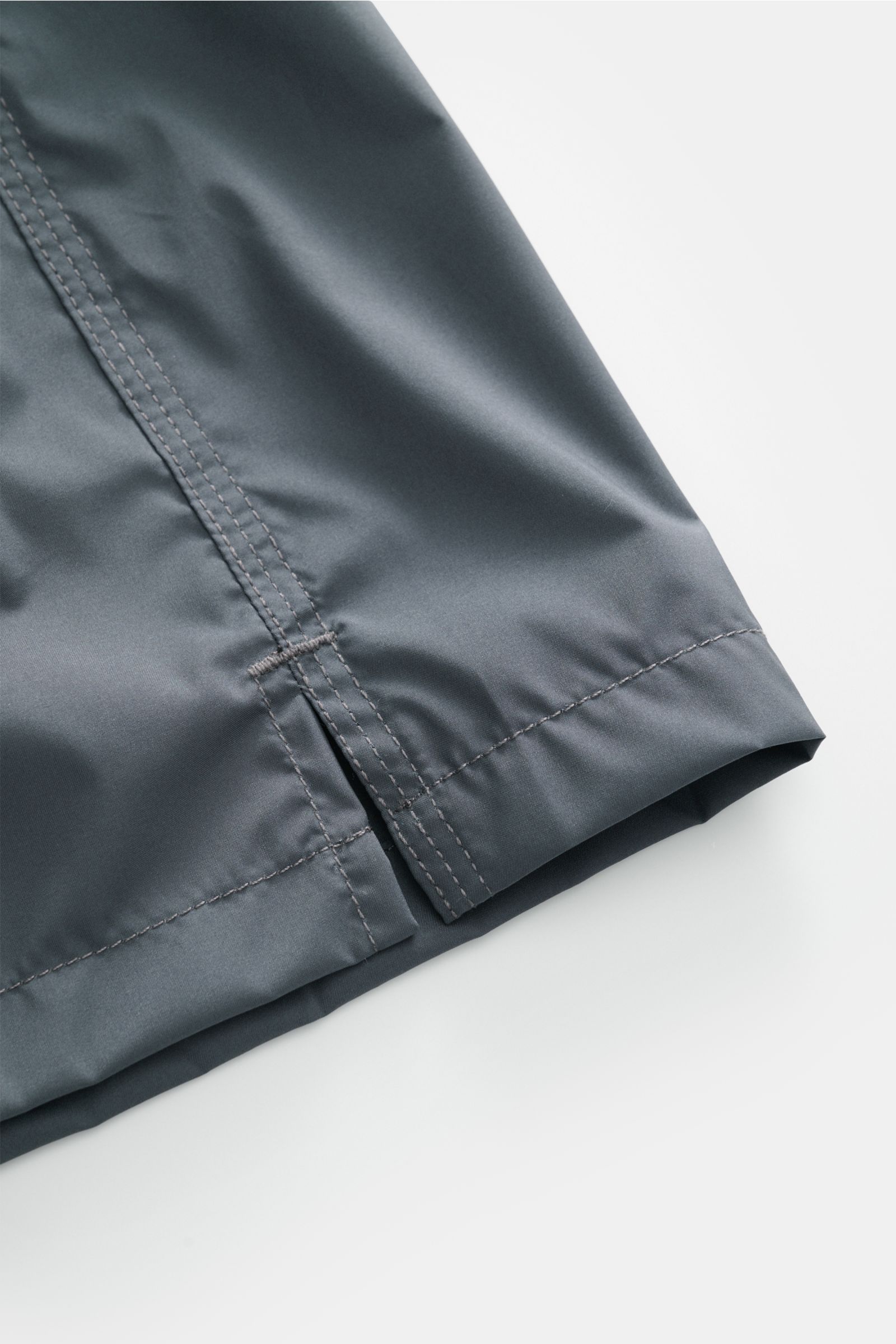 Fedeli Swim shorts 'Madeira Airstop' dark grey shown in close-up from the side, highlighting fabric and stitching details. The swim shorts 'Madeira Airstop' by FEDELI are a timeless model for your suitcase. With their comfortable elasticated waistband 