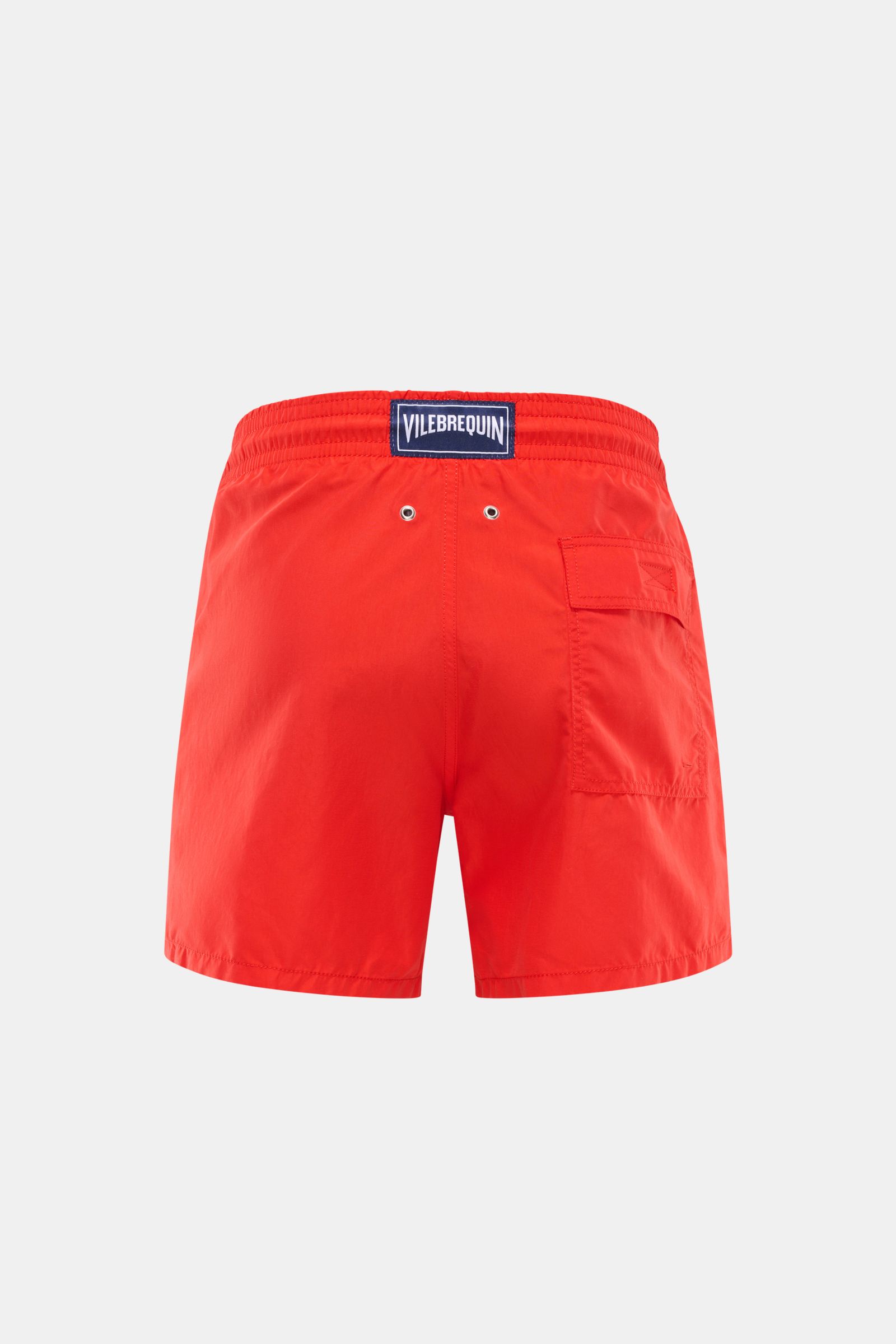 Rückansicht der Vilebrequin Badeshorts 'Moorea' rot aus hochwertiger Microfaser mit elastischem Bund, Taschen und VILEBREQUIN-Label.