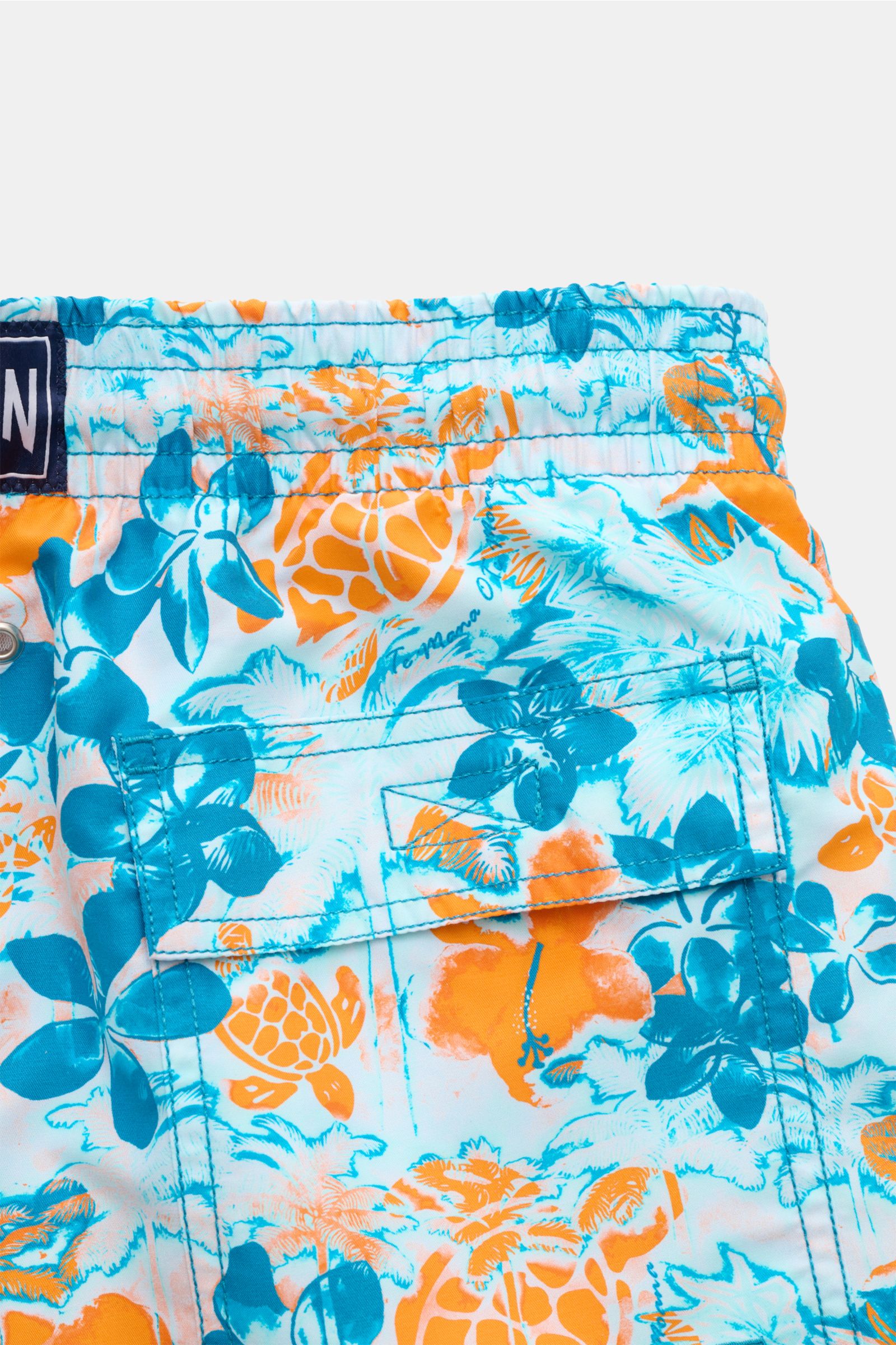 Vorderansicht der Vilebrequin Badeshorts 'Moorea' blau/neonorange gemustert aus hochwertiger Microfaser mit elastischem Bund, Taschen und Mesh-Innenfutter.