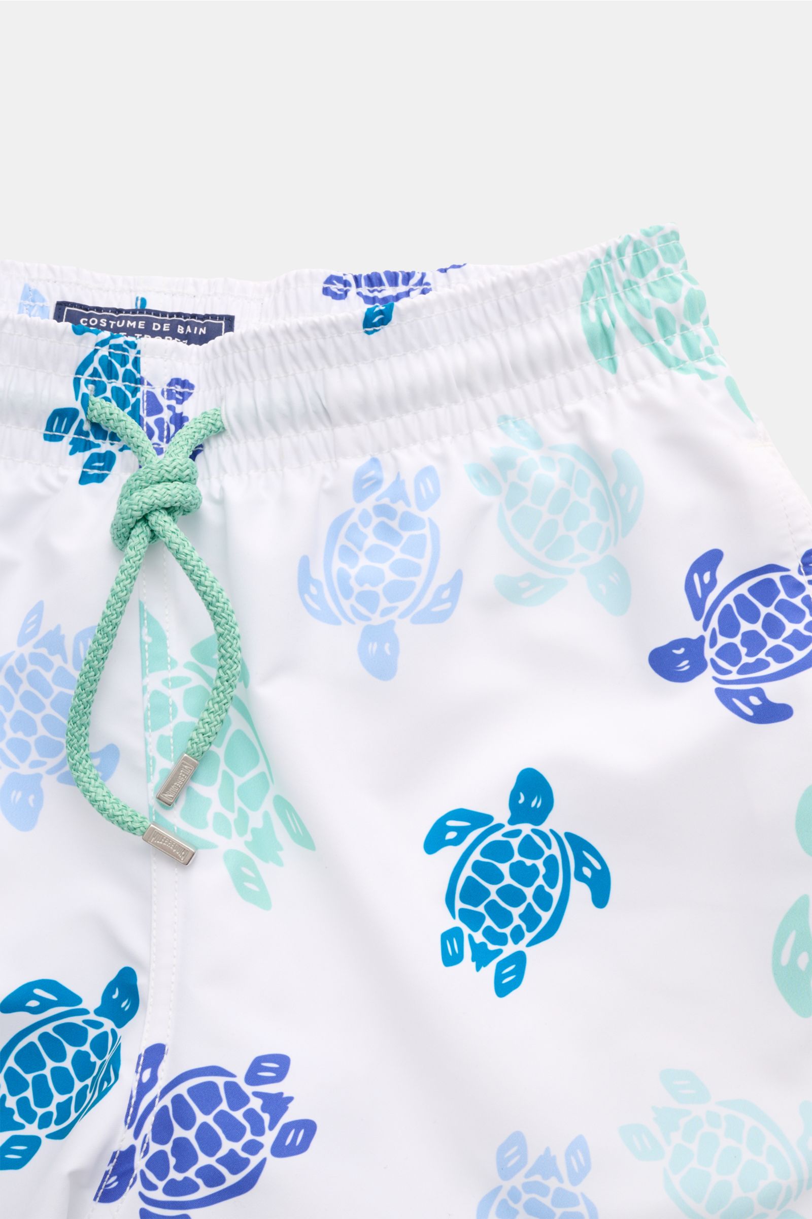 Vilebrequin Badeshorts 'Moorea' weiß/mint/blau gemustert, Detailansicht vom Bund mit elastischem Tunnelzug, hochwertiger Microfaser, Regular Fit.