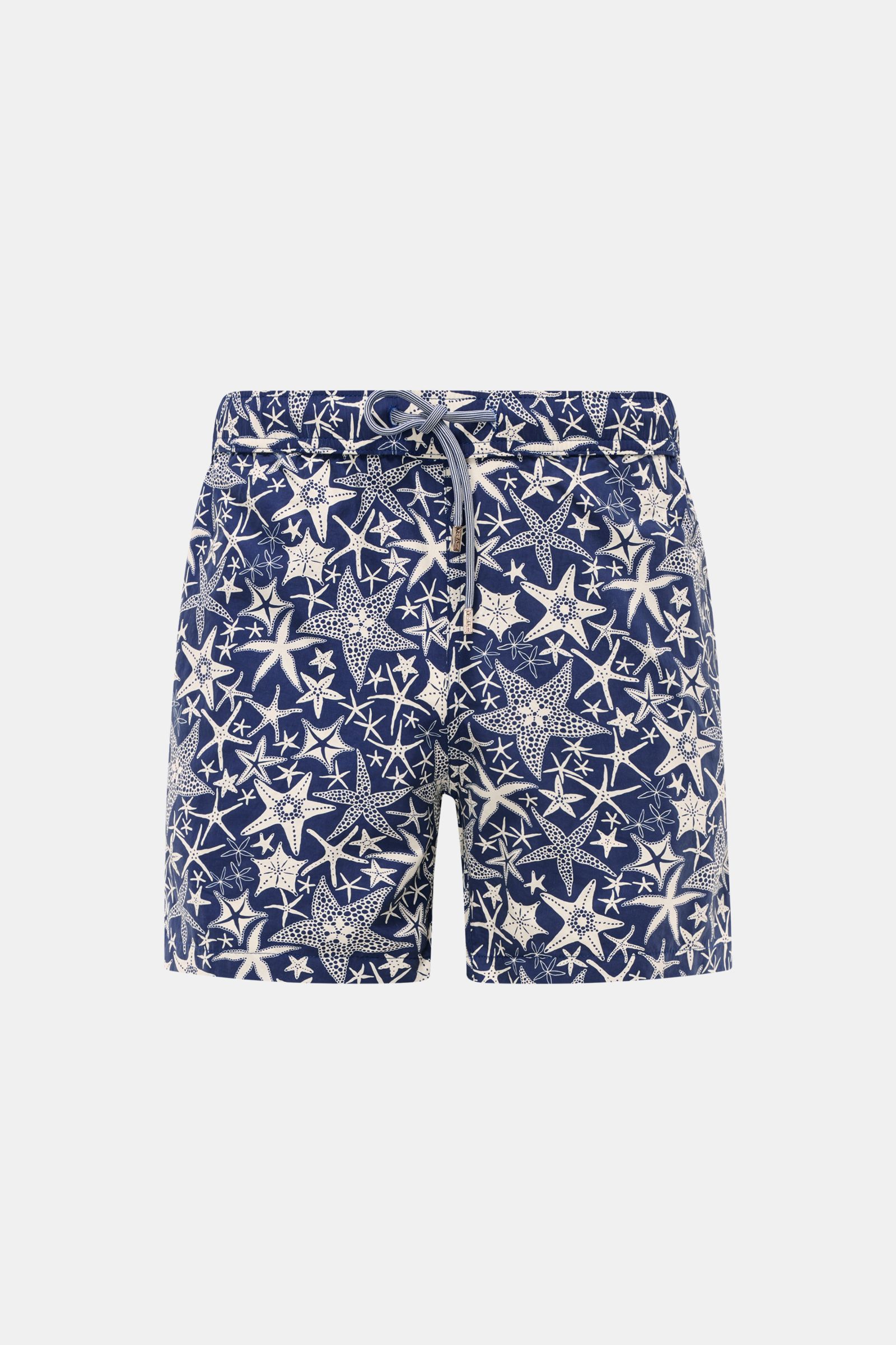 Zeybra Portofino 1962 Badeshorts navy/offwhite gemustert, frontale Nahaufnahme, maritimer Print, Microfaser, elastischer Bund, Regular Fit.