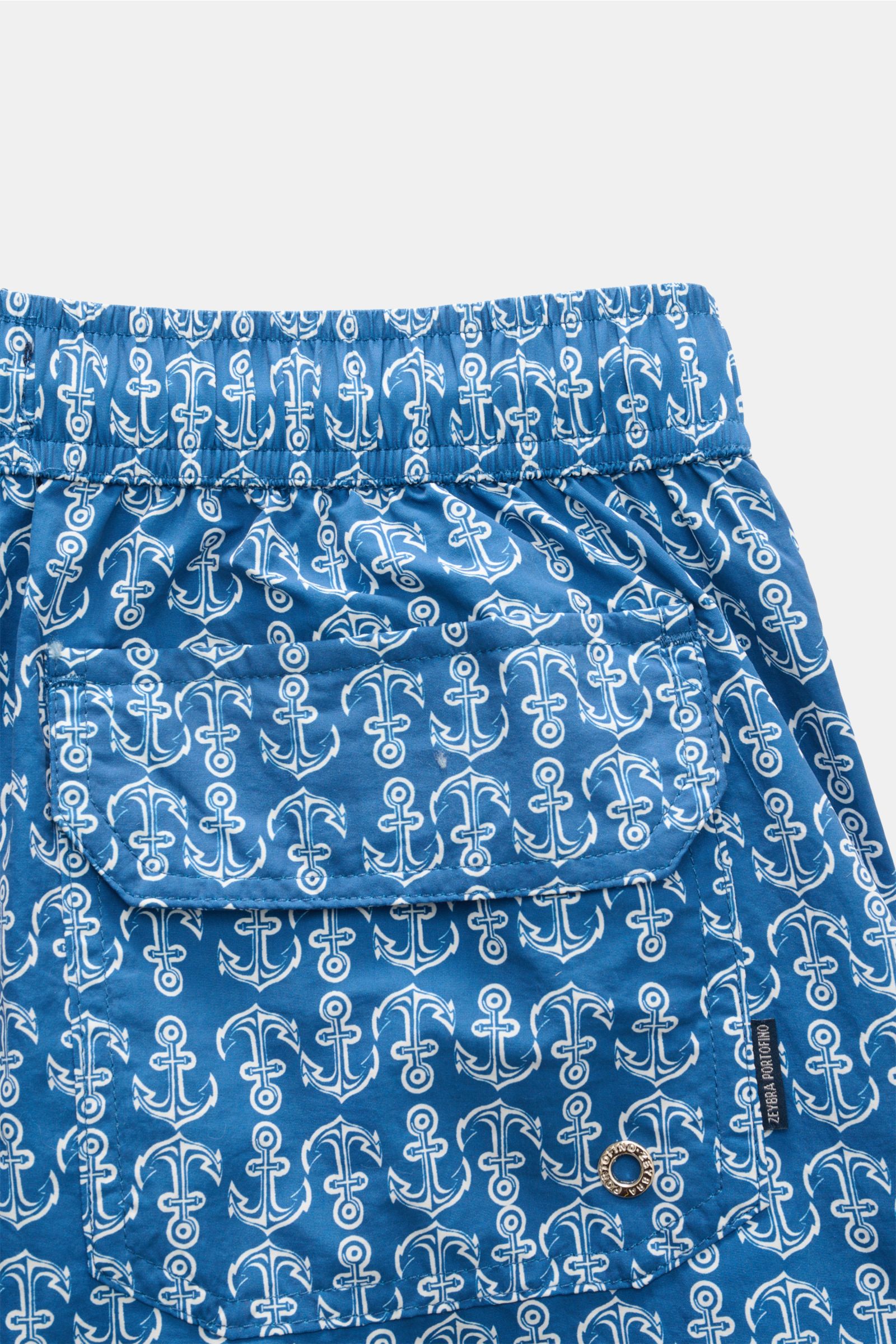 Zeybra Portofino 1962 Badeshorts blau/weiß gemustert, Detailaufnahme von hinten oben, elastischer Bund, Tasche mit Klettverschluss, Marine-Print