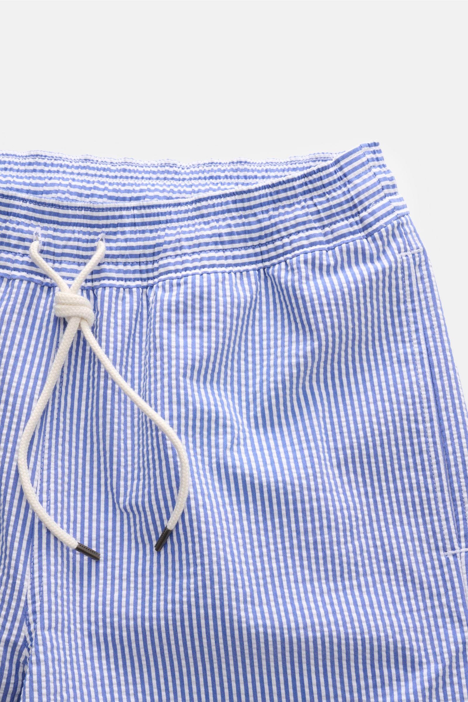 Polo Ralph Lauren Badeshorts 'Traveler' blau/weiß gestreift, Regular Fit, elastischer Bund mit Tunnelzug, seitliche Taschen, Mesh-Innenfutter, Detailansicht.