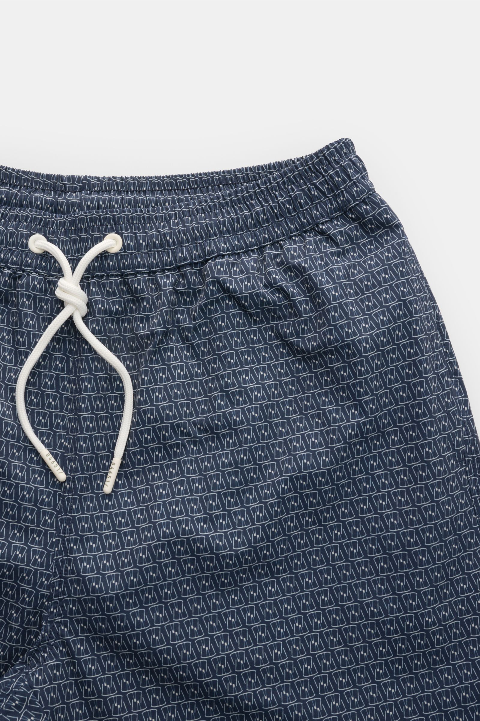 04651/ A trip in a bag Badeshorts 'Hansen' navy/weiß gemustert, Frontansicht, Microfaser, elastischer Bund, Tunnelzug, Mesh-Futter, Taschen, Regular Fit.