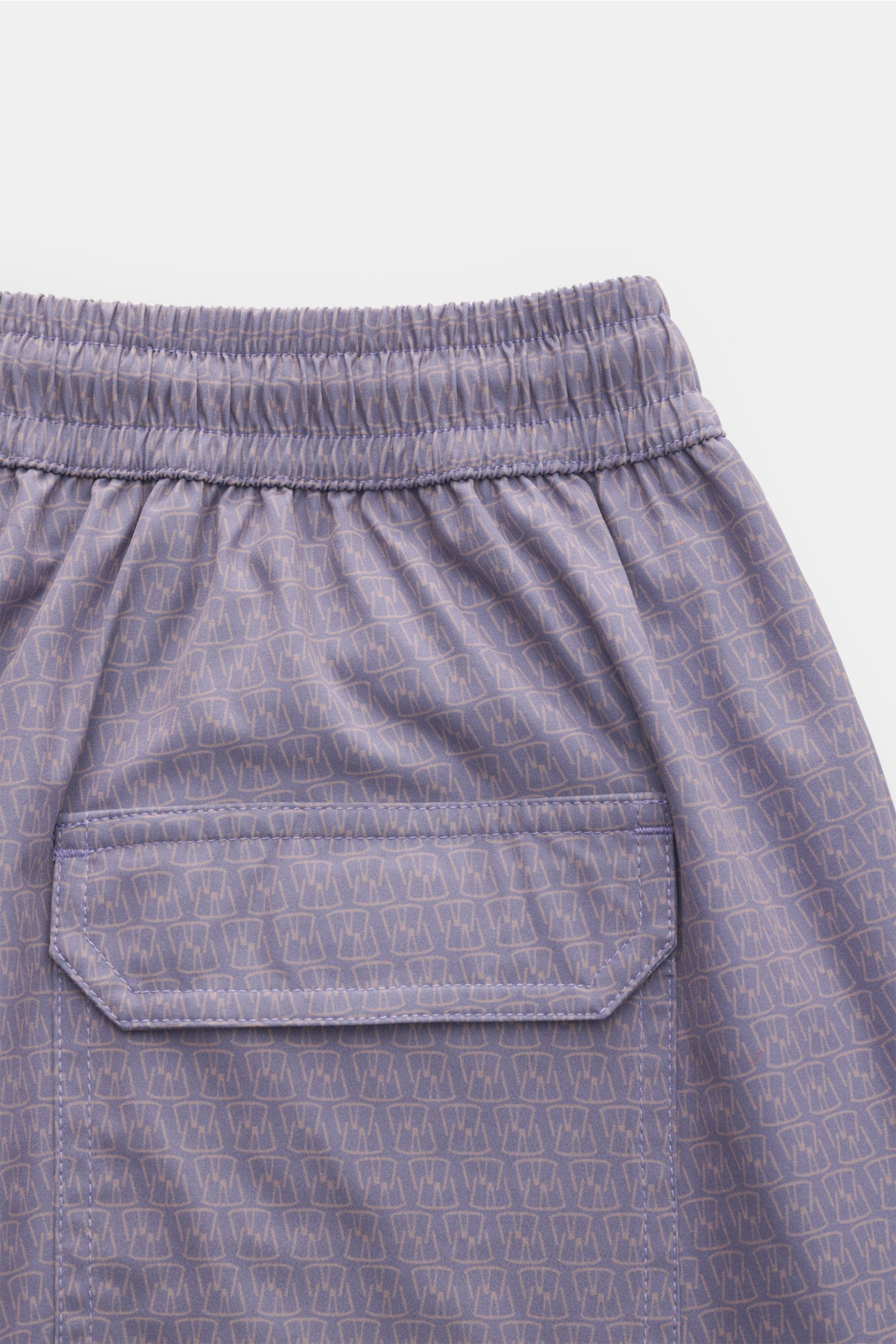 04651/ A trip in a bag Badeshorts 'Hansen' lavender/taupe gemustert, Rückansicht mit elastischem Bund, Gesäßtasche, leichter Microfaser, Regular Fit, Saumschlitze.