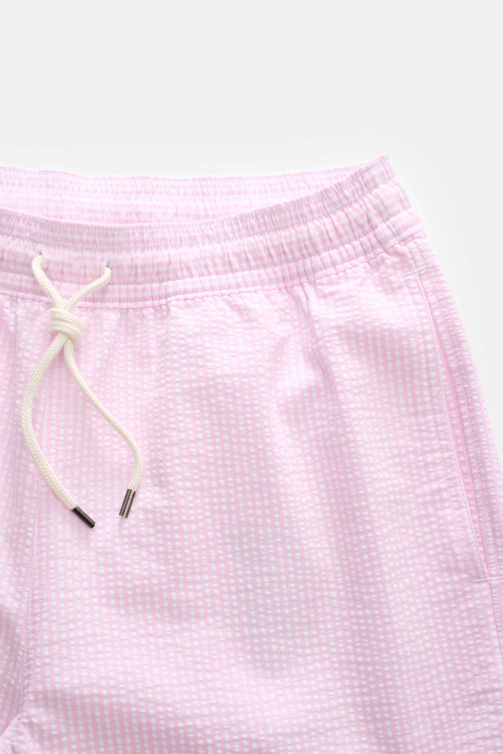 Polo Ralph Lauren Badeshorts 'Traveler' rosé/weiß gestreift, Nahaufnahme Frontansicht mit elastischem Bund, Tunnelzug, Regular Fit, Seersucker-Material.