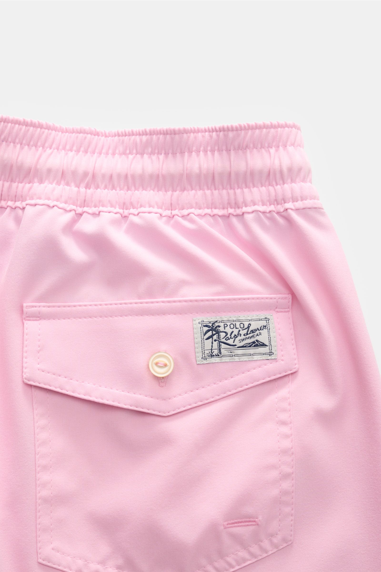 Polo Ralph Lauren Badeshorts 'Traveler' rosé, Detailaufnahme von hinten oben, elastischer Bund, geknöpfte Gesäßtasche, schnelltrocknende Microfaser, Regular Fit.