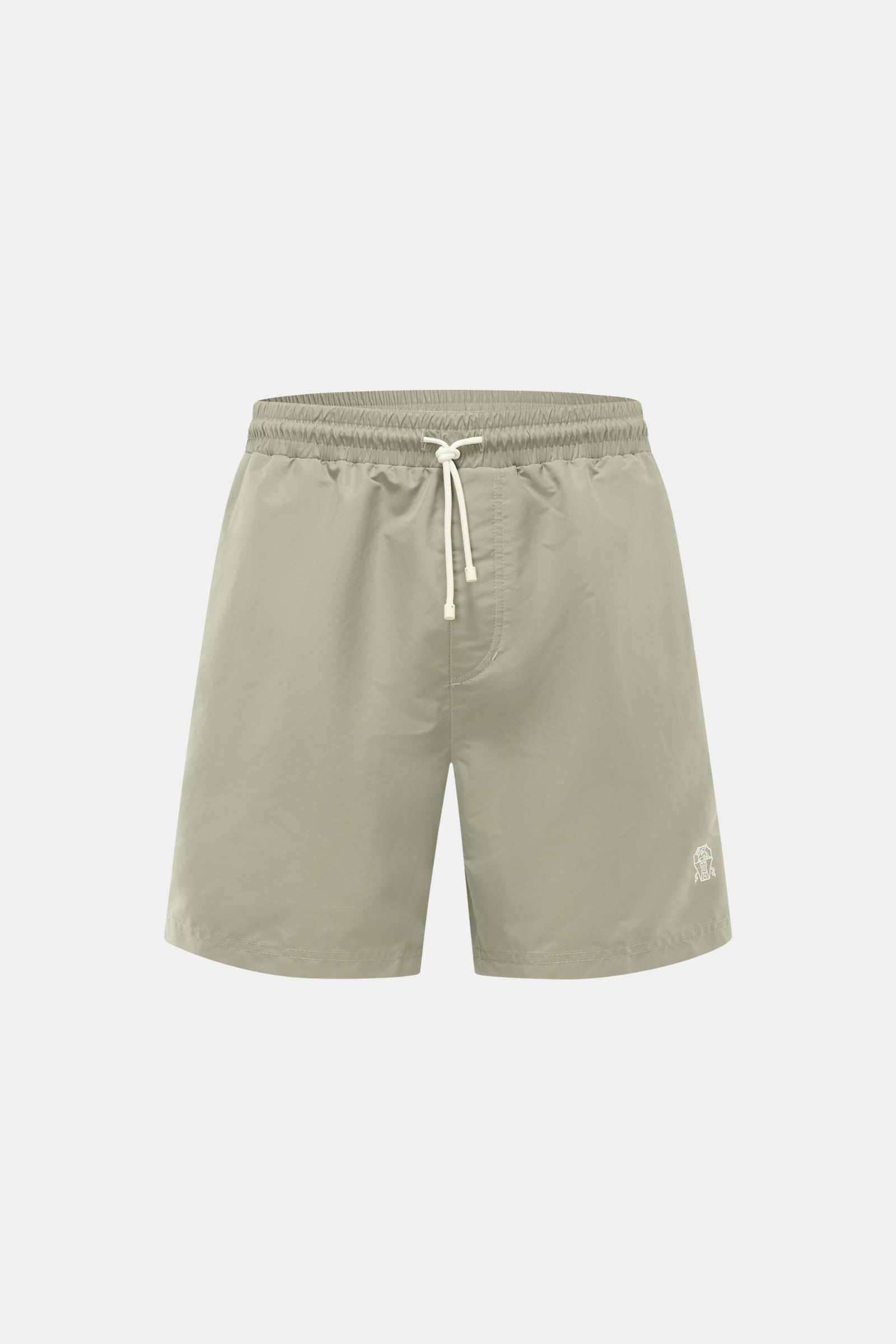 Front view of salbei-colored Brunello Cucinelli Badeshorts with elastic waistband, drawstring, and subtle logo stitching on thigh.

Luxuriös entspannen: Mit ihrem dezenten Logo-Stitching werden die Badeshorts von BRUNELLO CUCINELLI zum stilvollen Begle