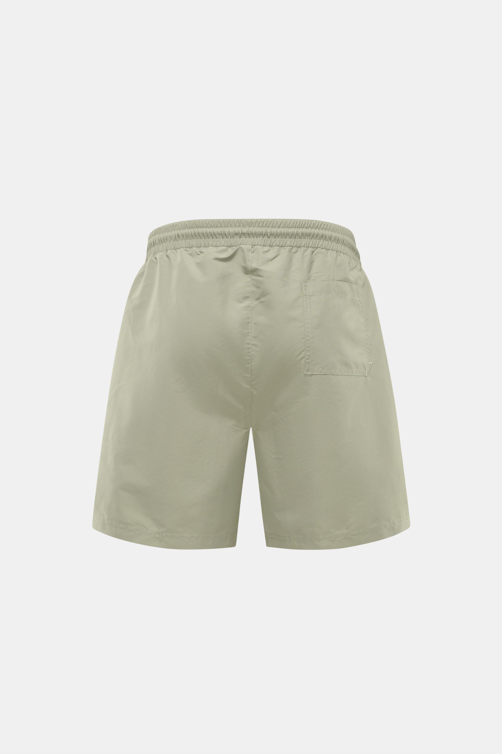 Back view of Brunello Cucinelli Badeshorts salbei in sage green, showing elastic waistband, back pocket with Velcro, and smooth microfiber fabric. Luxuriös entspannen: Mit ihrem dezenten Logo-Stitching werden die Badeshorts von BRUNELLO CUCINELLI zum stil