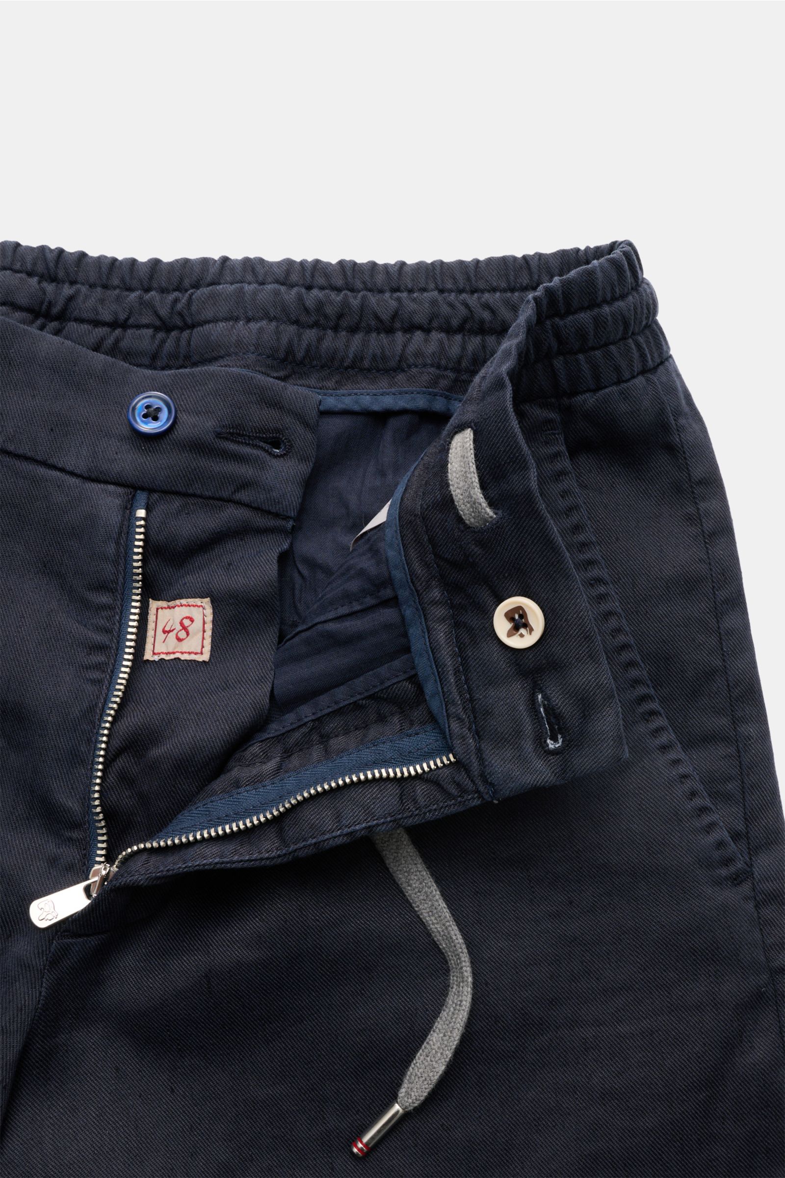 Marco Pescarolo Bermudas 'Cenito' navy mit elastischem Bund, Tunnelzug, Reißverschluss und Knopf, Front nah, leichte Leinen-Lyocell-Mischung.