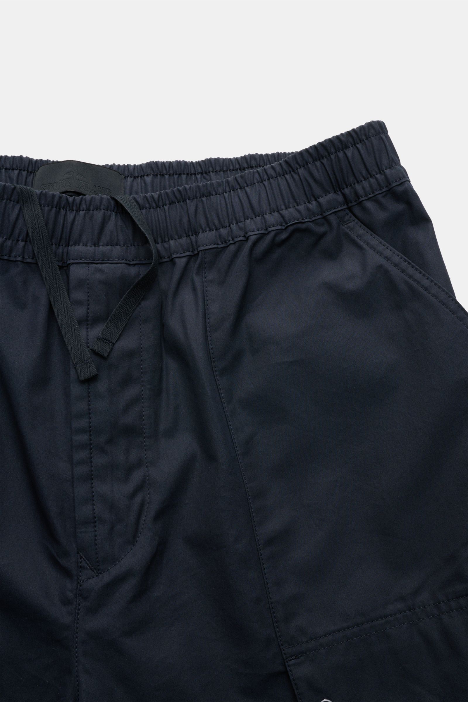 Close-up front view of Stone Island Shorts 'Ghost' navy, showing elasticated waistband with drawstring and pockets.

Modern utility design: These STONE ISLAND shorts from the 'Ghost' Capsule Collection are timelessly understated in high-quality cotton 