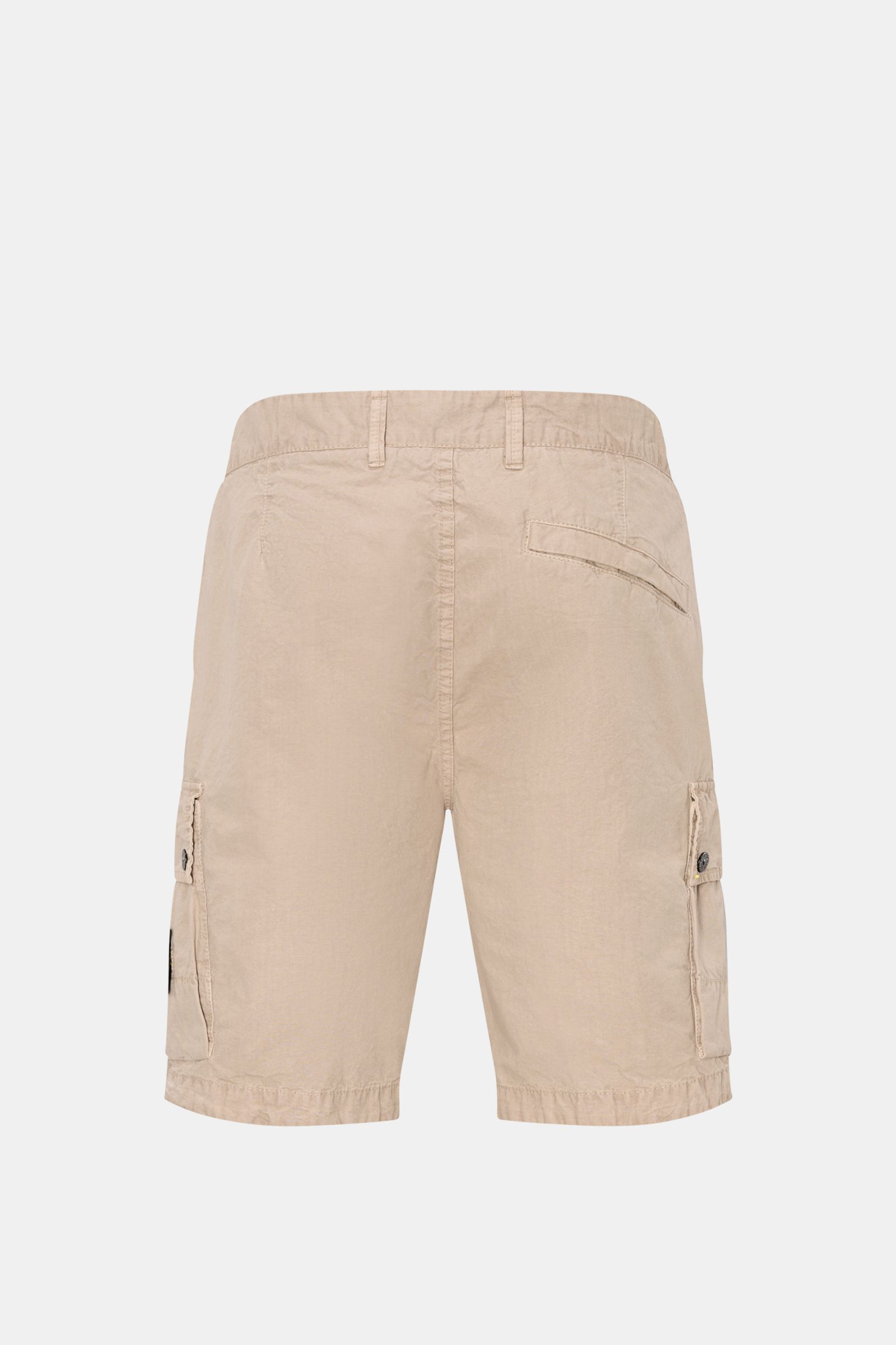 Stone Island Cargo-Bermudas beige, Rückansicht, Regular Fit, hohe Bundhöhe, leichte Baumwolle, Cargotaschen mit Druckknöpfen, Kompass-Badge.