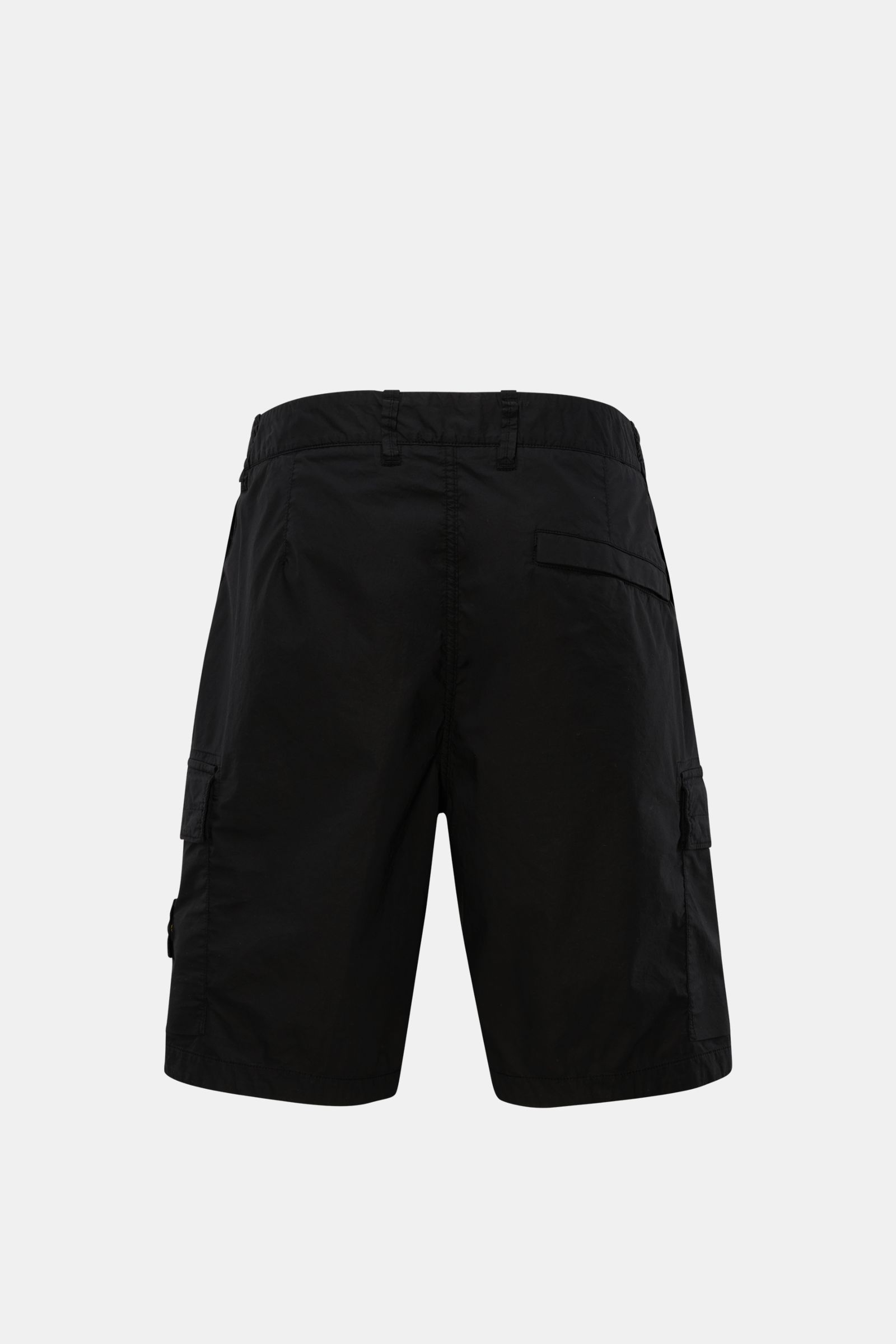 Stone Island Cargo-Bermudas dark navy shown from the back, lightweight cotton, regular fit, high waist, zippered hip pockets, cargo pockets with snap buttons, buttoned back welt pocket, garment dyed for soft touch and comfort. Guaranteed casual wear comfo