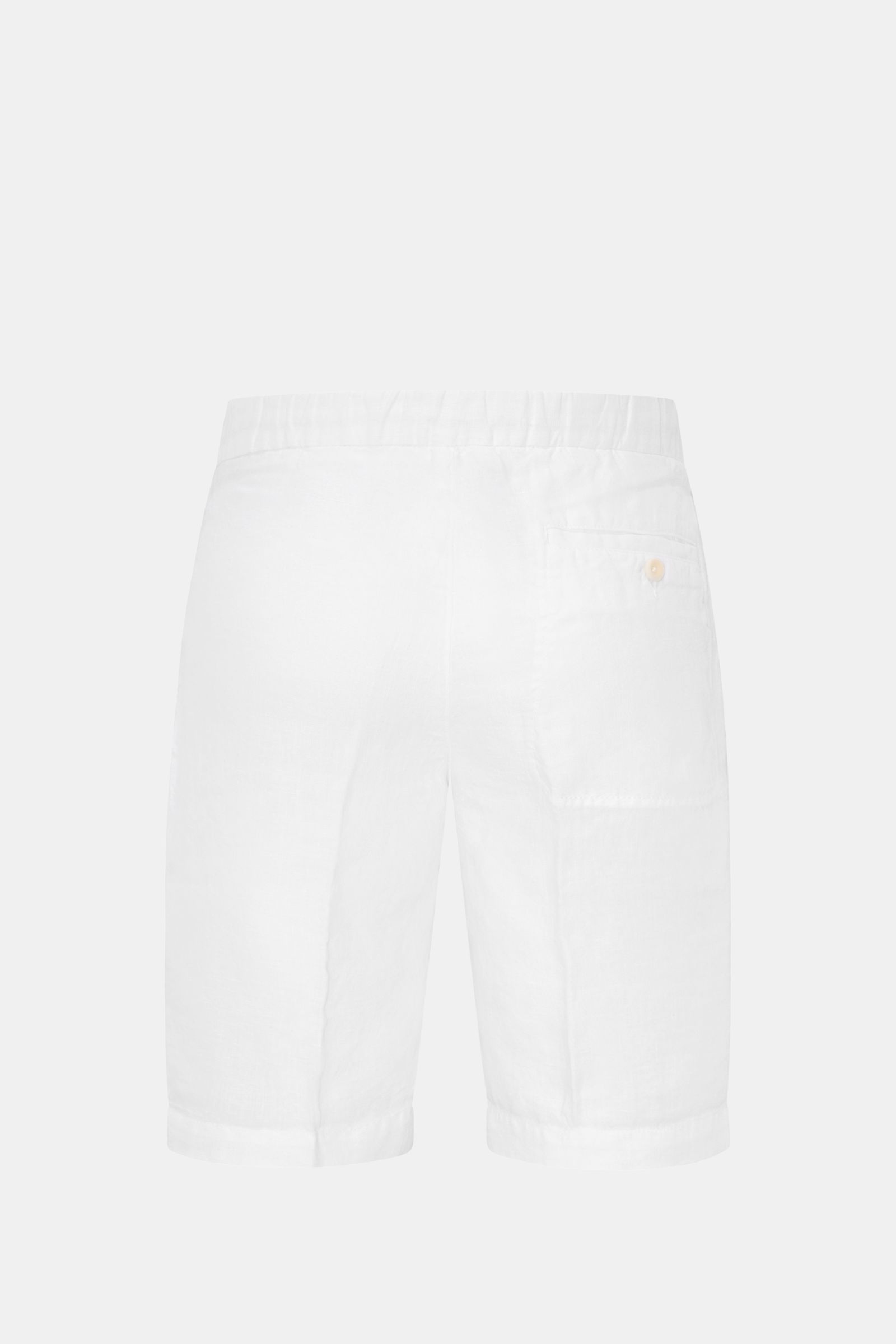 Rear view of 04651/ A trip in a bag Linen bermudas 'Linen Bermuda' white, slim fit with elasticated waistband, back pocket with button.

Description: These airy Bermudas by 04651/ A TRIP IN A BAG are a must-have for your next beach holiday. The flexible w