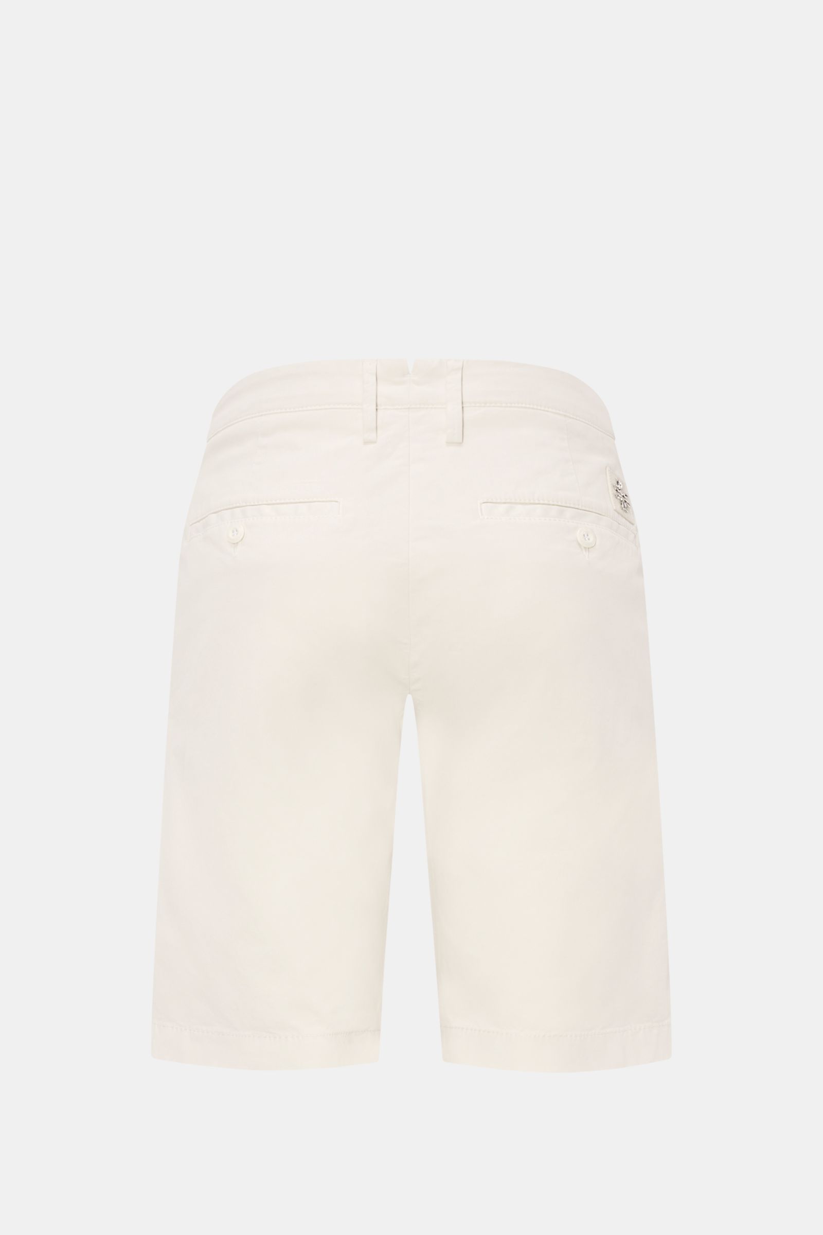 Jacob Cohen Bermudas 'Bob' creme, Rückansicht, slim Fit, niedrige Bundhöhe, garment dyed, aus weicher elastischer Baumwolle mit Leather Patch.