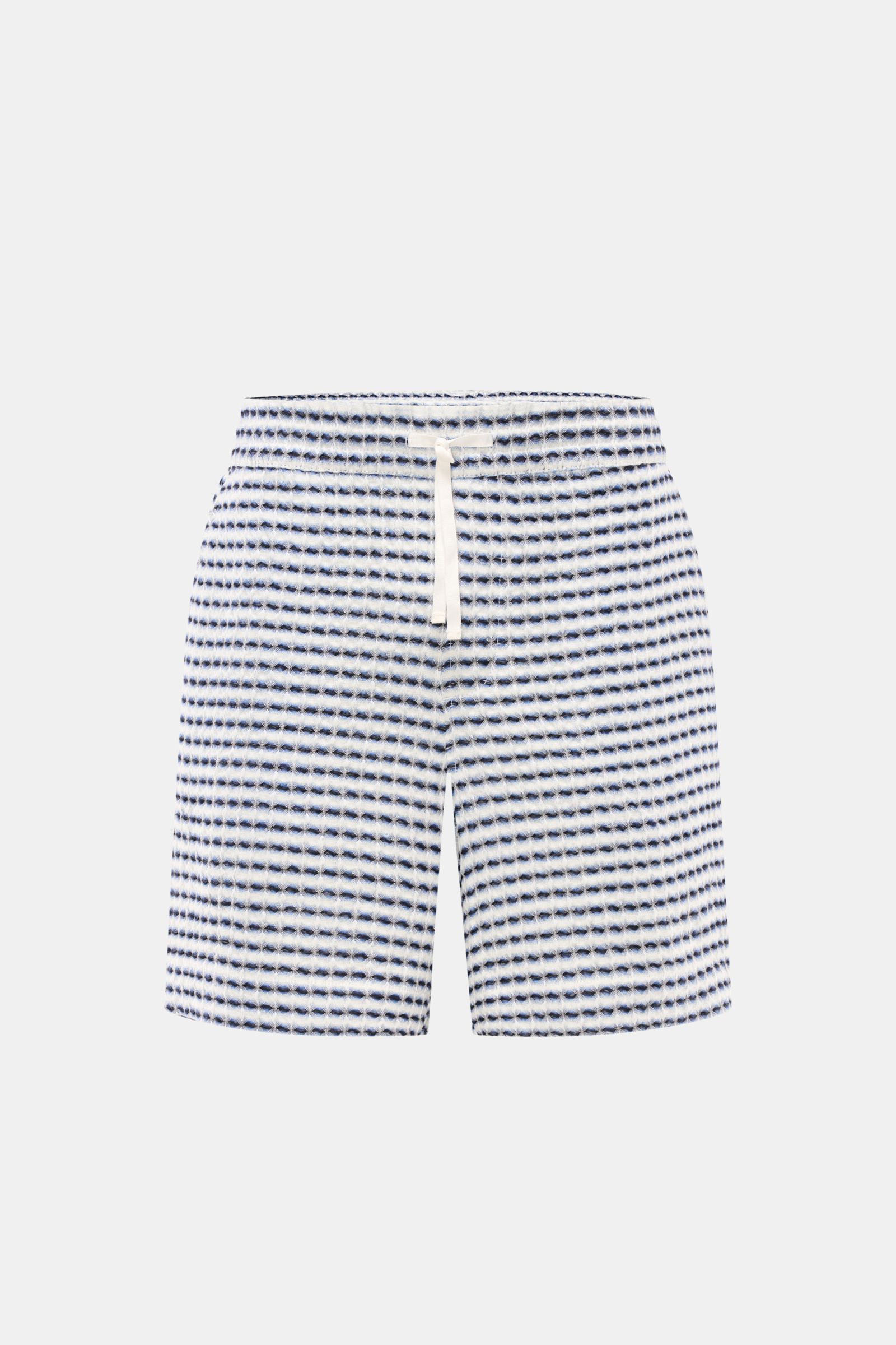 Ché Shorts 'Riita' blau/weiß gemustert, frontale Nahaufnahme, Sommer-Shorts aus reinem Leinen mit Waffelpiqué, elastischem Bund und Tunnelzug.