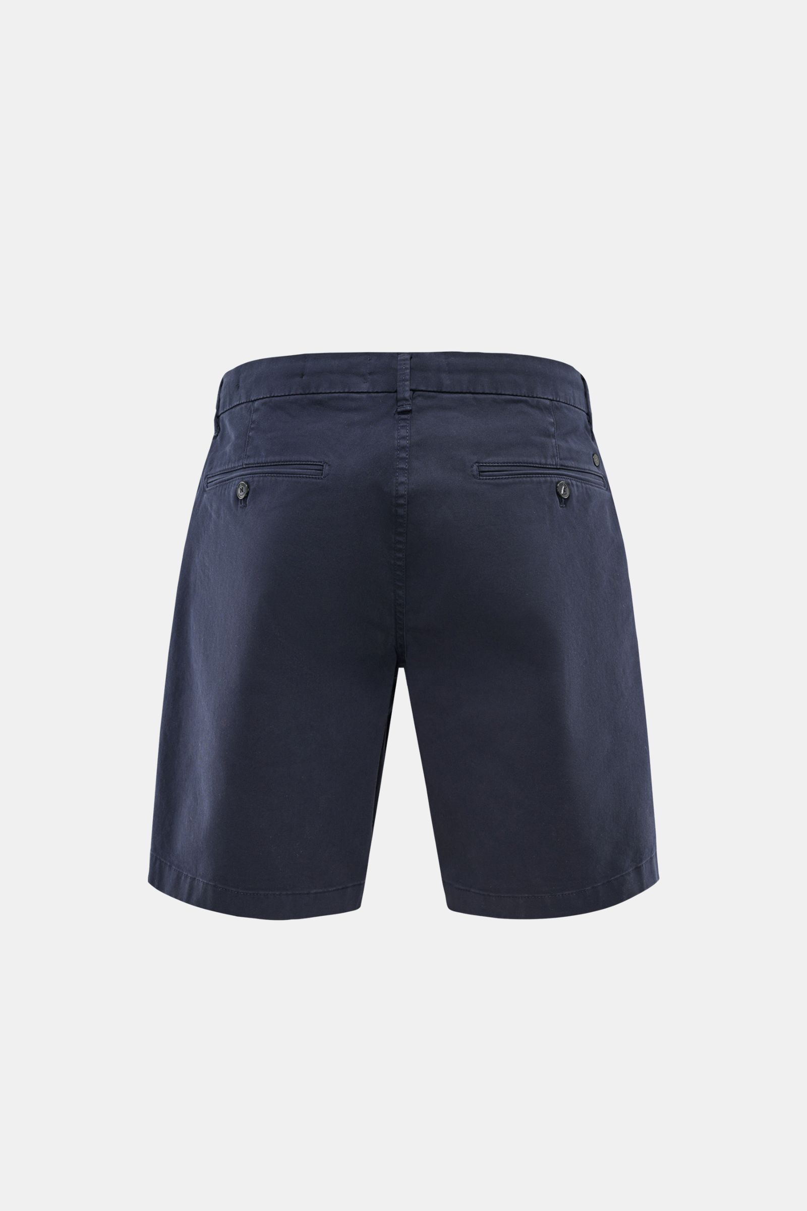 Closed Shorts navy aus leicht elastischem Baumwoll-Twill, Regular Fit, Rückansicht mit paspelierten Gesäßtaschen, Knopf, Tunnelzug und CLOSED-Weblabel.