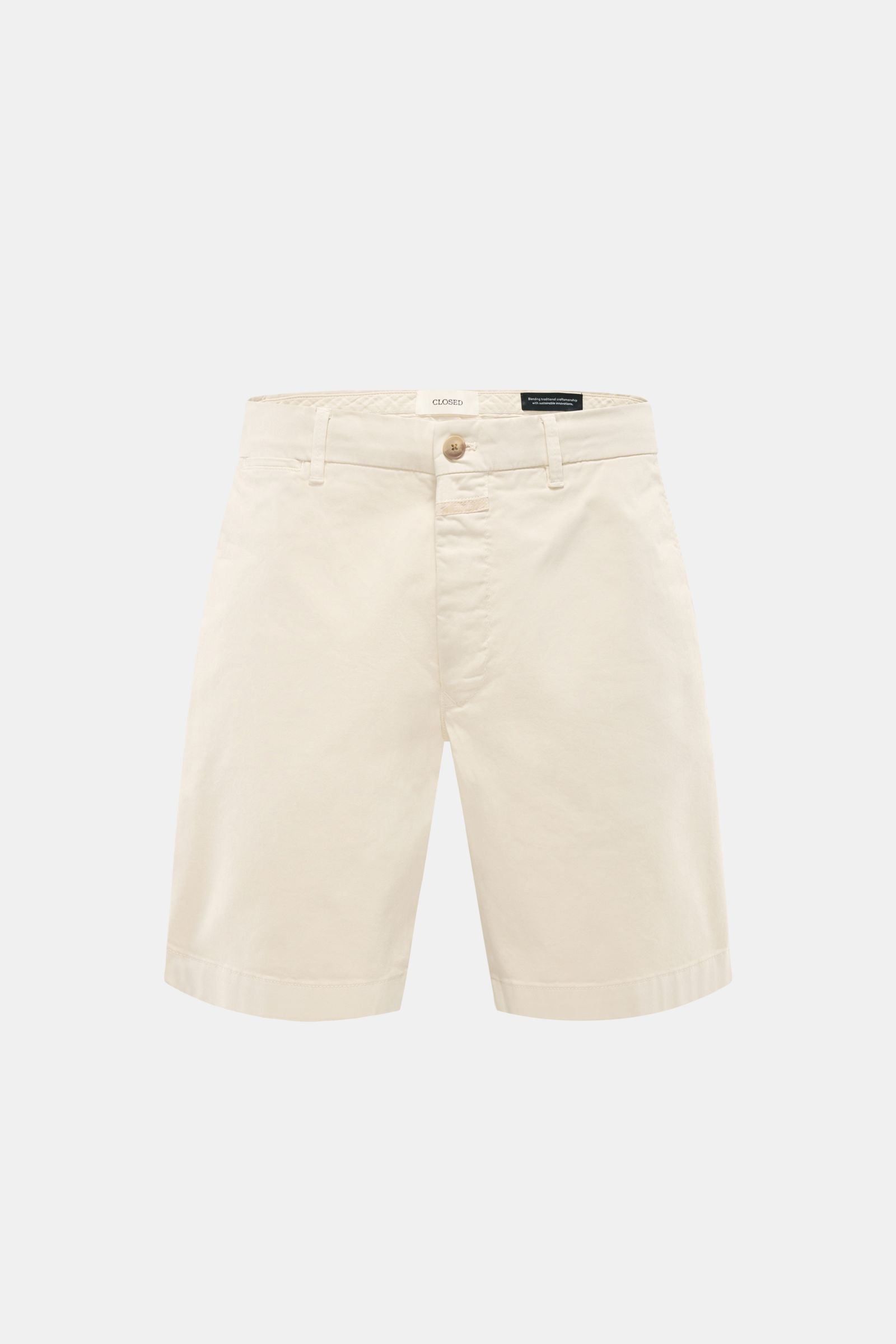 Closed Shorts sand aus leicht elastischem Baumwoll-Twill, Regular Fit, von vorne fotografiert mit Reißverschluss, Bundknopf, Tunnelzug und französischen Taschen.