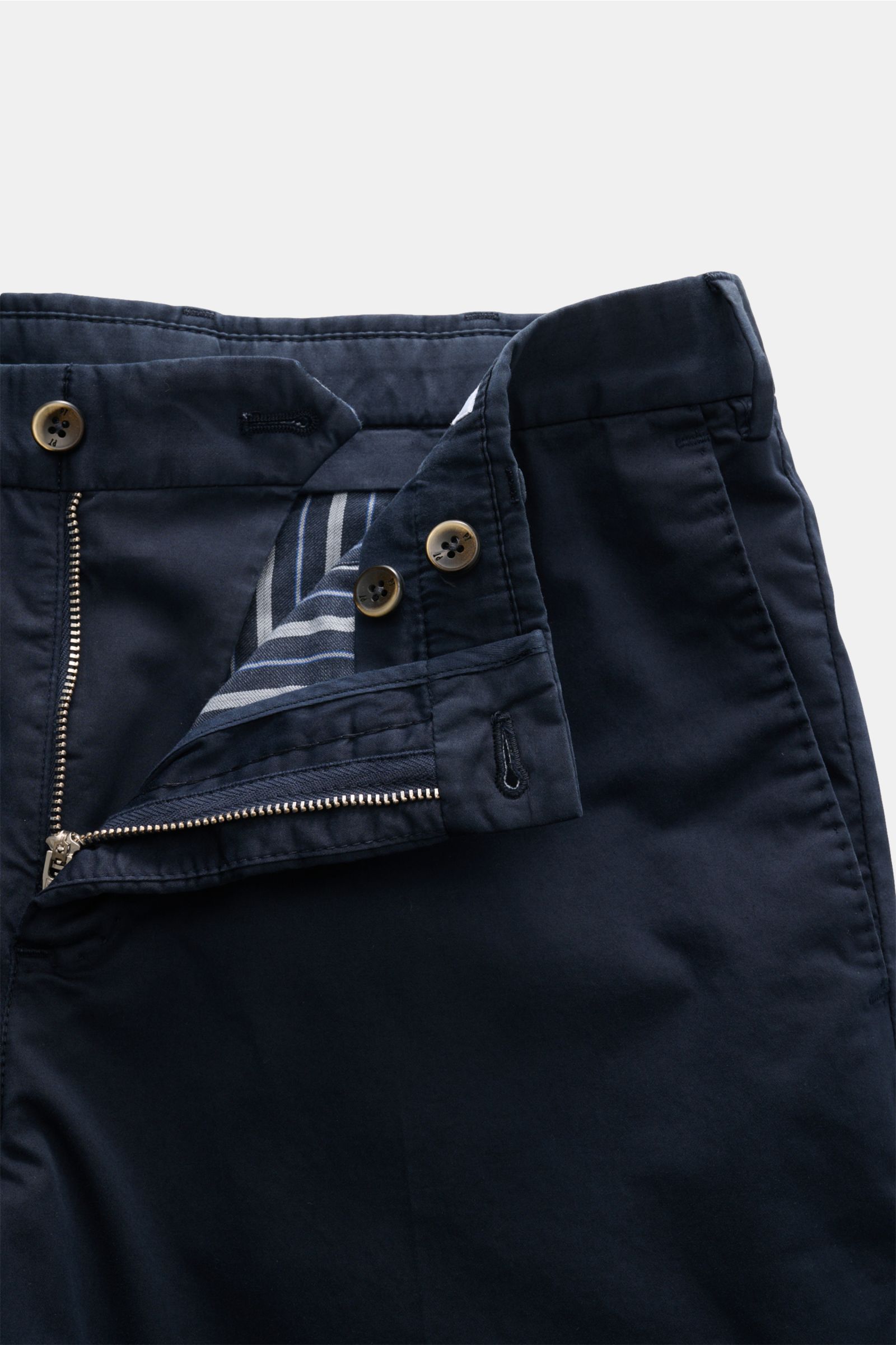 Close-up front view of PT Torino Bermudas navy shorts showing zip, button, and striped inner lining in smooth cotton fabric.

Description: Typically stylish: These shorts in soft cotton by PT TORINO are the best choice for elegant summer looks.
