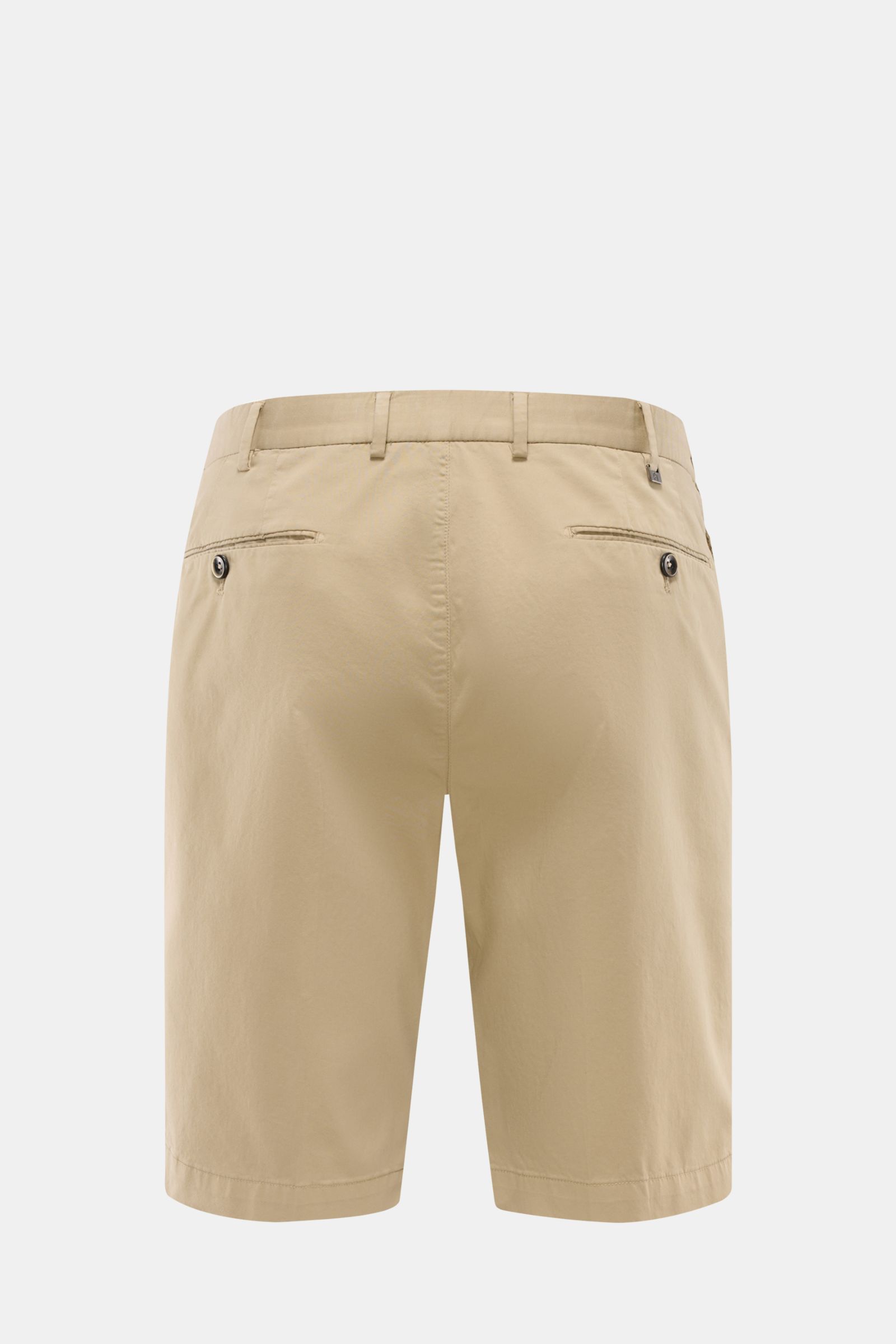 Rear view of PT Torino Bermudas sand shorts in smooth, slightly elasticated cotton with high waist, back button pockets, belt loops.

Typically stylish: These shorts in soft cotton by PT TORINO are the best choice for elegant summer looks.

