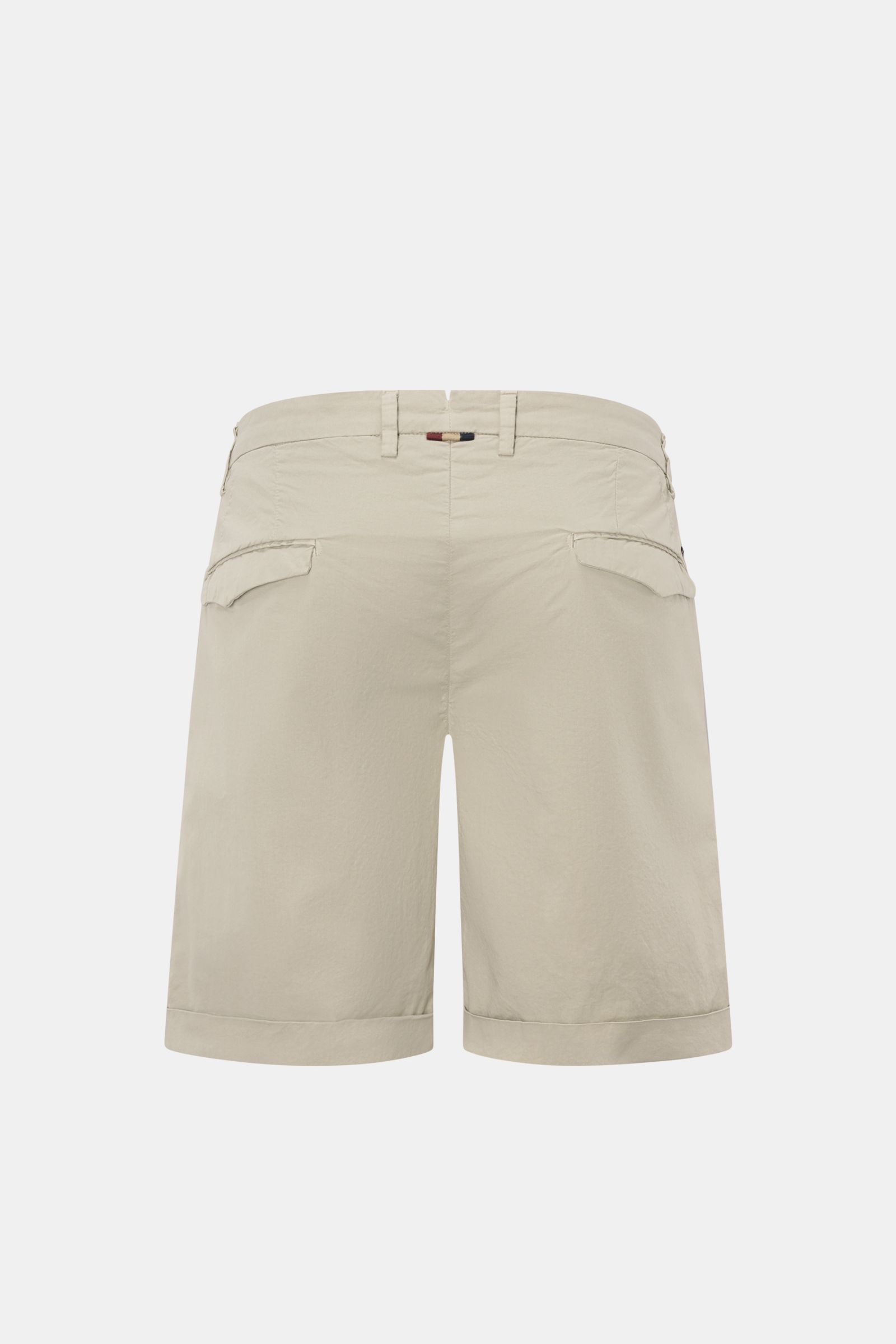 Mason's Shorts 'Torino' beige in leichter, elastischer Baumwolltwill-Qualität, Rückansicht mit französischen und Gesäßtaschen, Regular Fit.