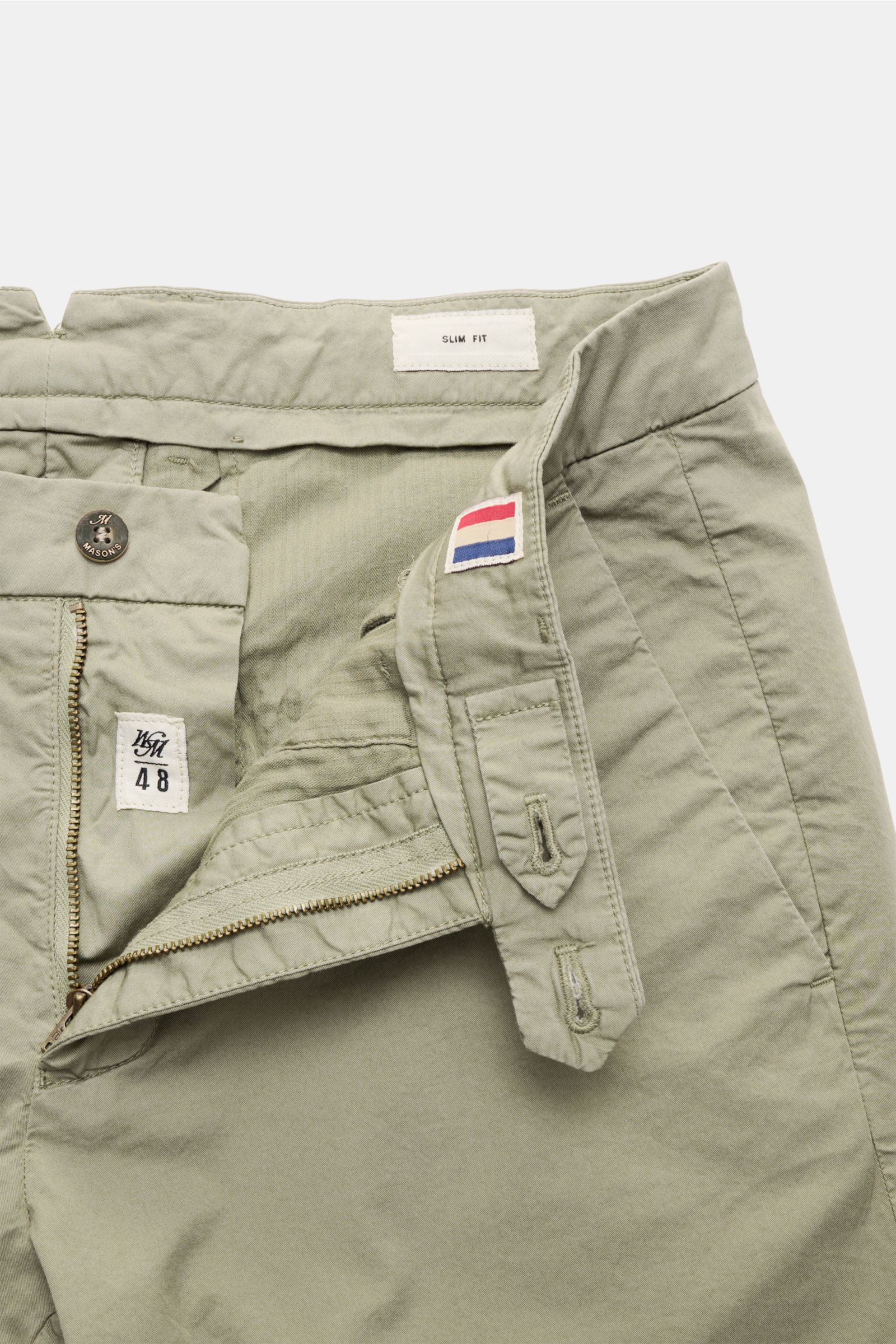 Close-up front view of Mason's Shorts 'Torino' grey-green in lightweight stretch cotton with zip, waist button, and elasticated fabric for comfort. Off on a spring getaway: You will be perfectly equipped with the 'Torino' shorts from MASON'S. Lightweight 