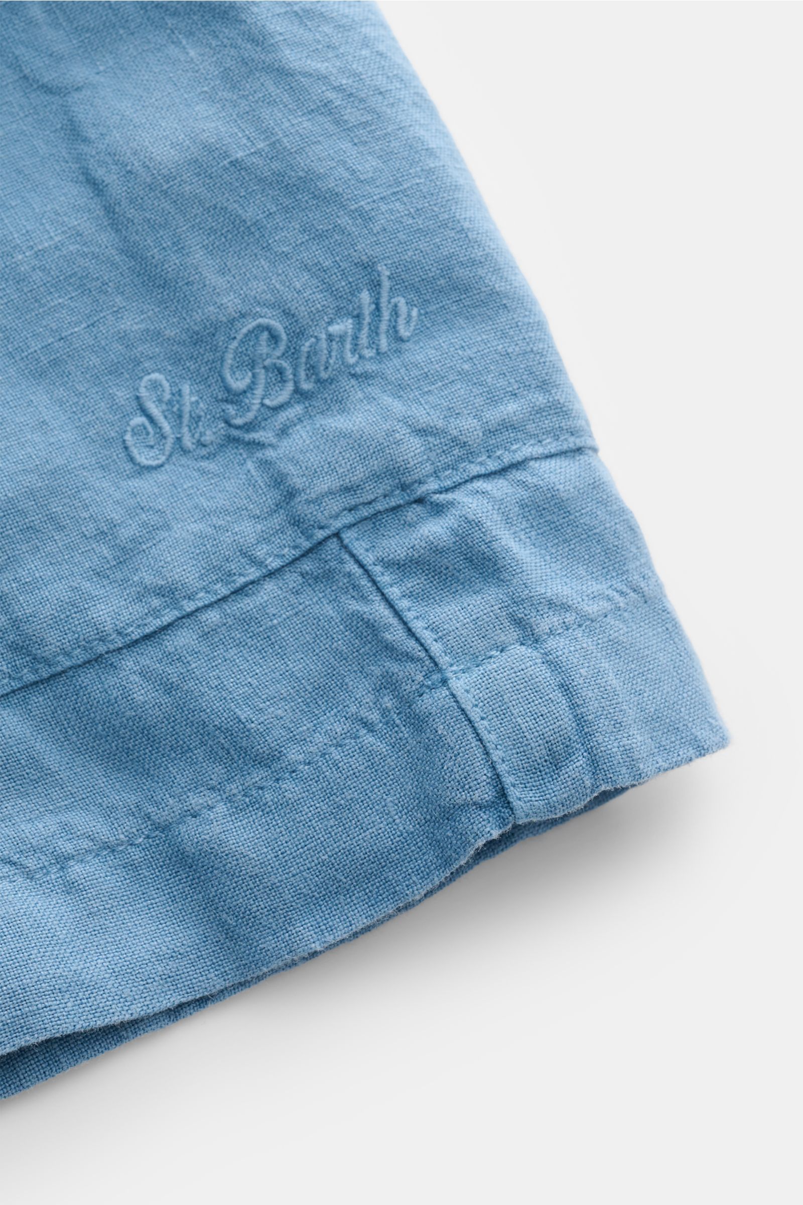 Close-up view of the MC2 Saint Barth Linen cargo shorts 'Marseille' smoky blue, showing the fabric texture and tonal embroidered 'St. Barth' logo on the cargo pocket.