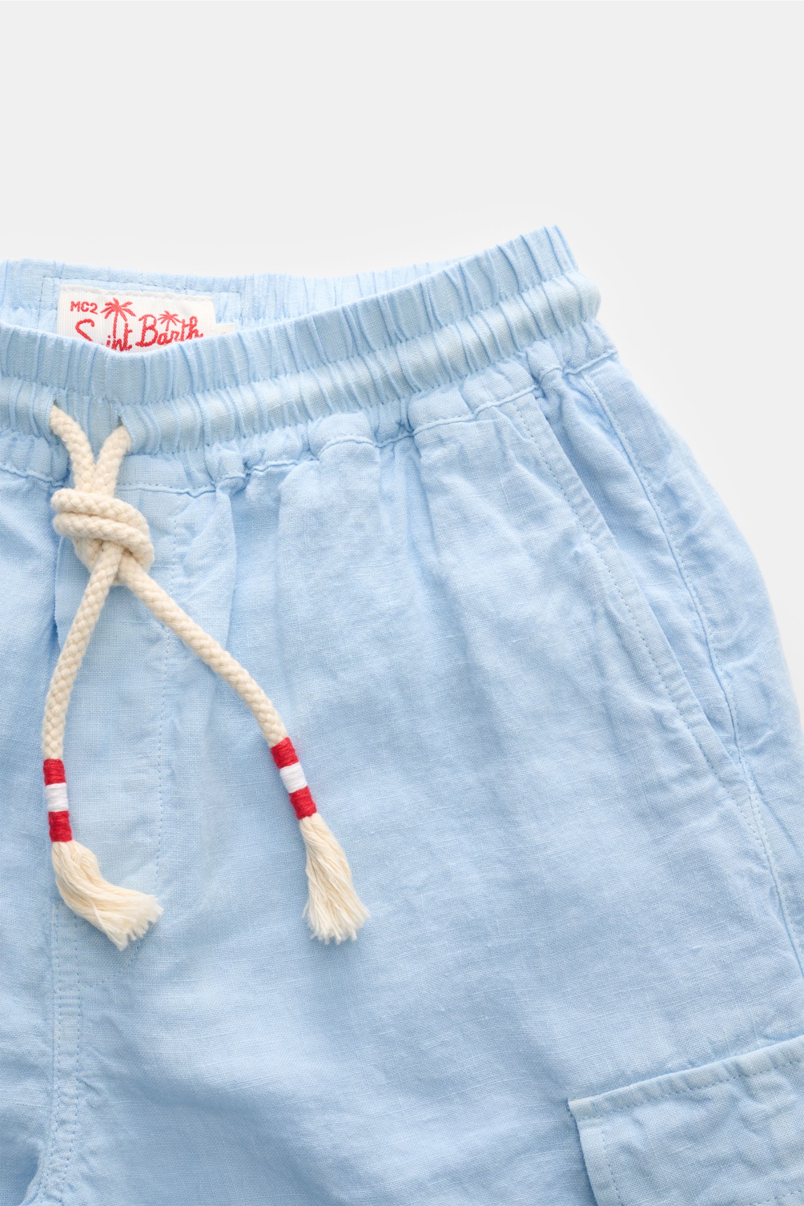 MC2 Saint Barth Leinen Cargo-Shorts 'Marseille' hellblau, Nahaufnahme von Bund mit elastischem Tunnelzug, Kordel und Taschen, leichtes Leinenmaterial.