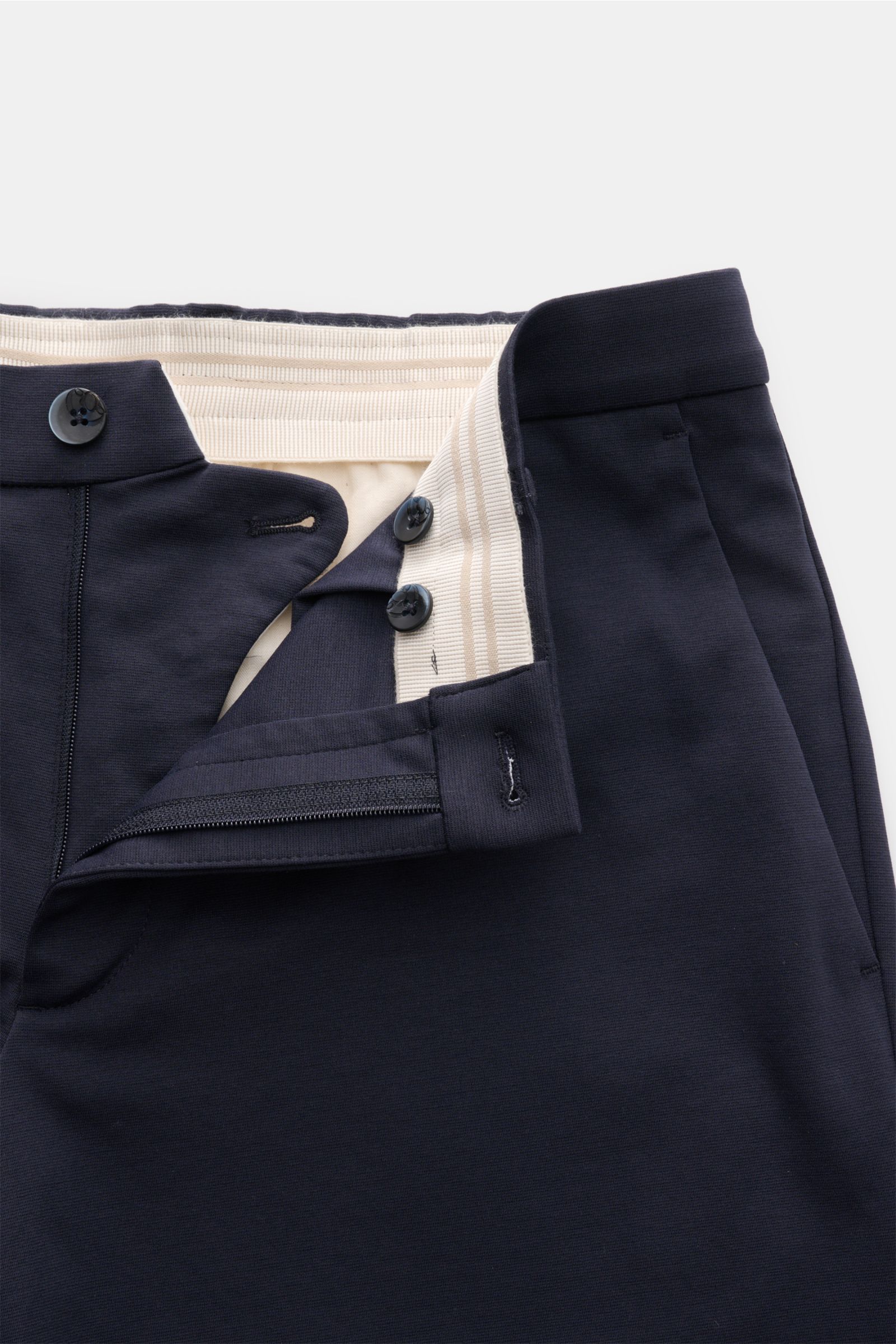 GTA Jersey-Shorts 'Davide' navy mit Reißverschluss, Bundknopf, innenliegendem elastischem Bund, französischen Taschen, weichem Jersey aus Baumwolle und Microfaser.