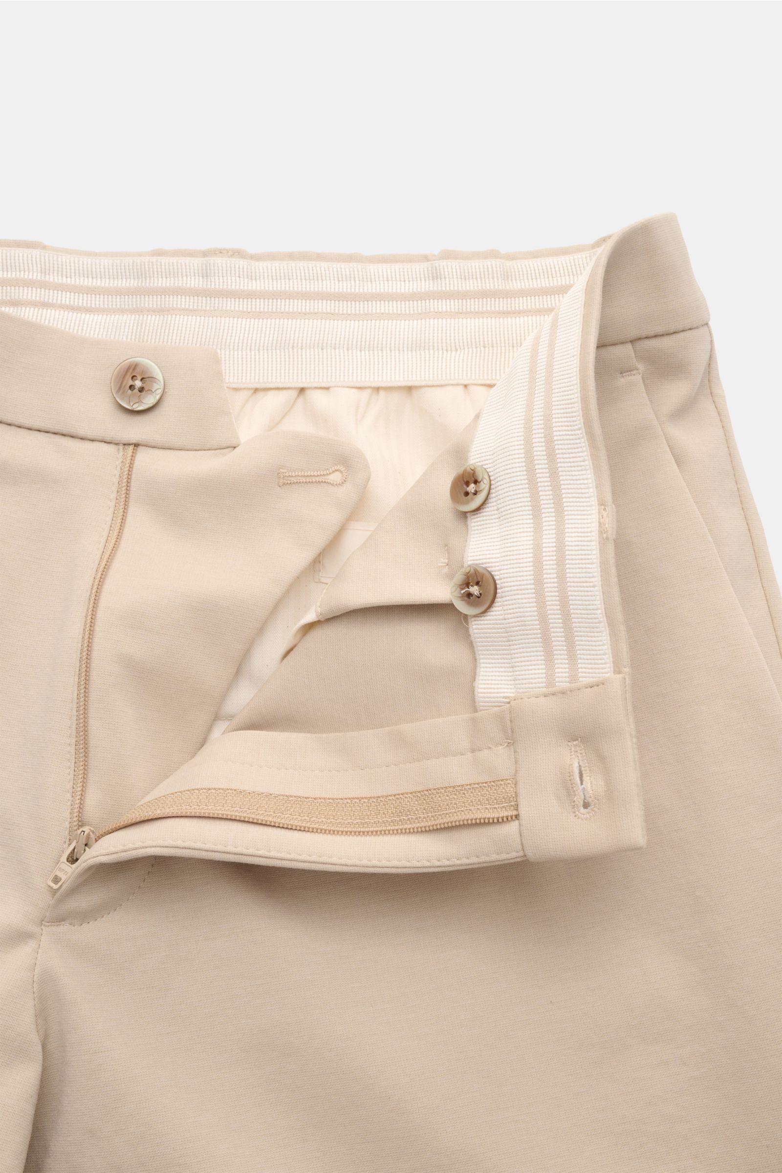 Close-up front view of GTA Jersey shorts 'Davide' beige showing zip, button, and inner elastic waistband details.

A soft blend of cotton and premium microfibre in a jersey finish makes the casual shorts 'Davide' by GTA a comfortable model for your nex