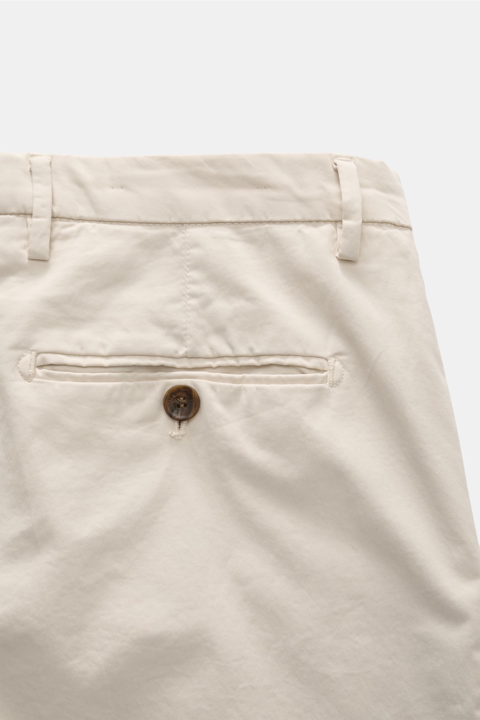 Briglia 1949 Shorts 'Garda' creme, Detailfoto von hinten mit Gesäßtaschen, Knopf, elastischer Baumwolle, weichem Griff, Regular Fit.