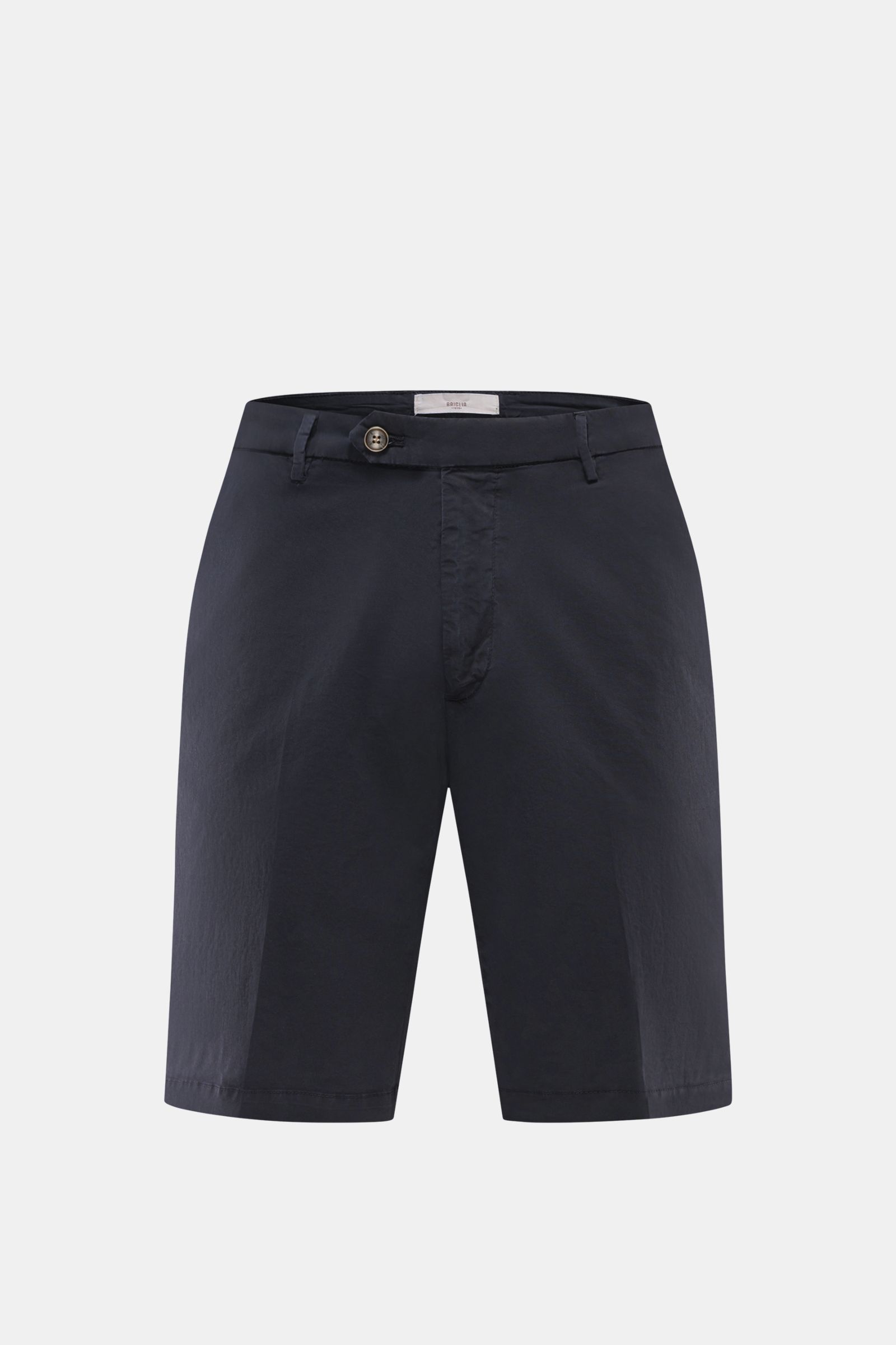 Front view of Briglia 1949 Shorts 'Garda' navy, twill elasticated cotton, soft feel, regular fit, zip and button, French and back pockets.

Summer essential: With their elasticated cotton, the shorts 'Garda' by BRIGLIA 1949 are a stylish key piece for rel